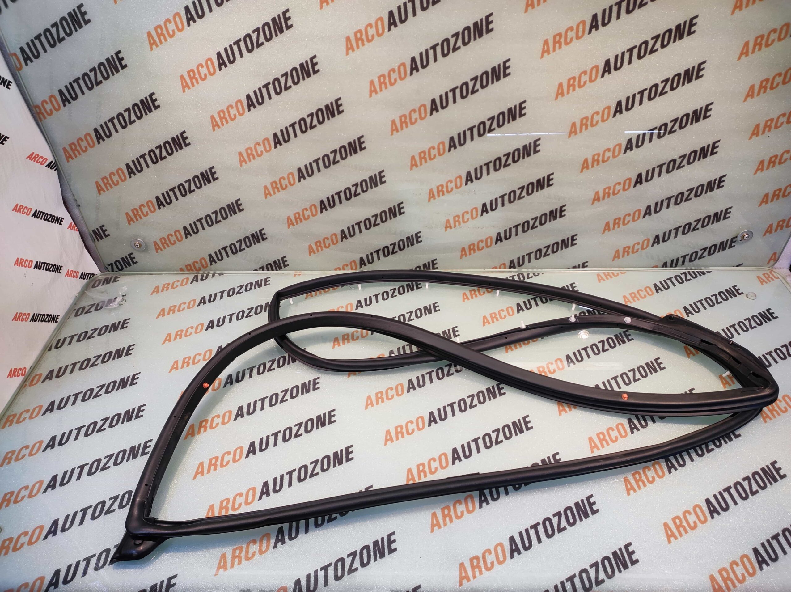 DOOR RUBBER VERNA 12 FRONT LEFT HYU 821301V000