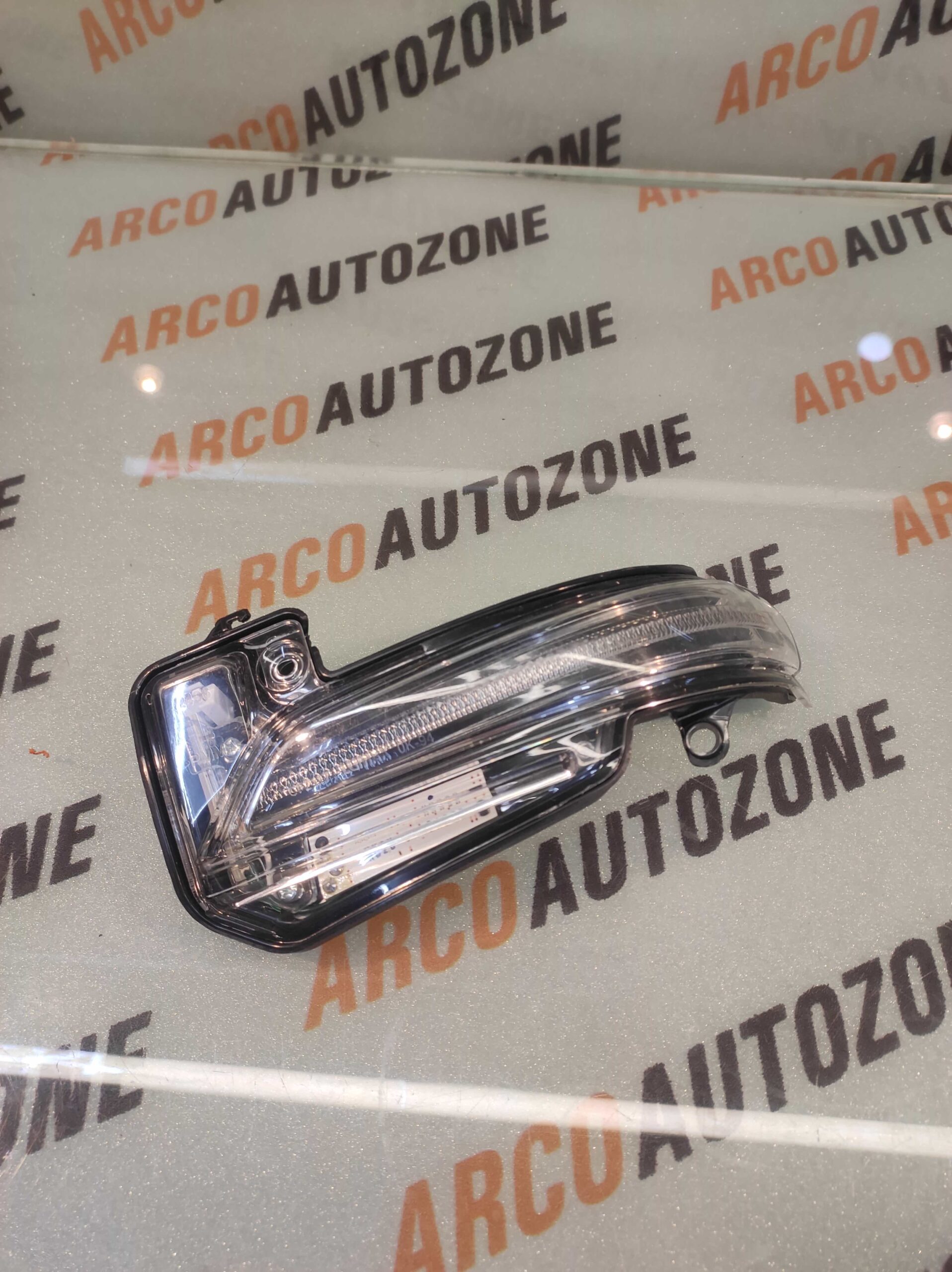 SIDE MIRROR INDICATOR CRYSTA FORTUNER NM LEFT TYT
