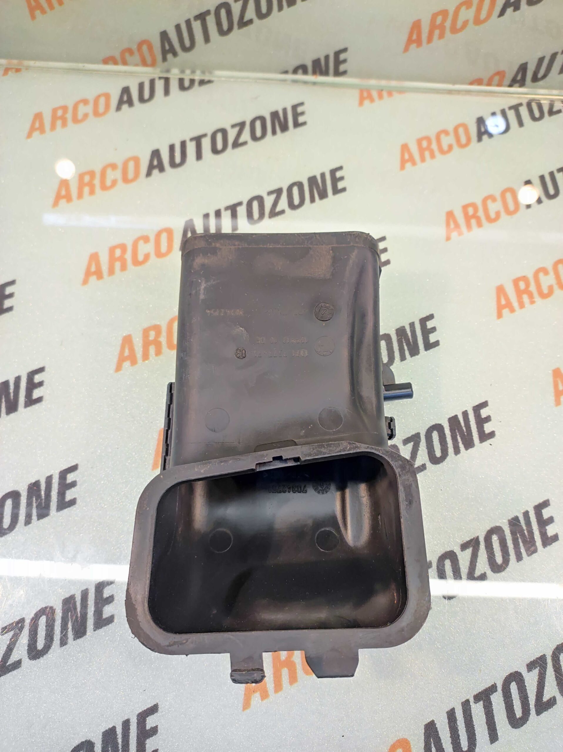 AIR INTEK HOSE BONNET LOCK RIGHT SIDE BMW F10 F30 5 SERIES USED BMW 13717577471