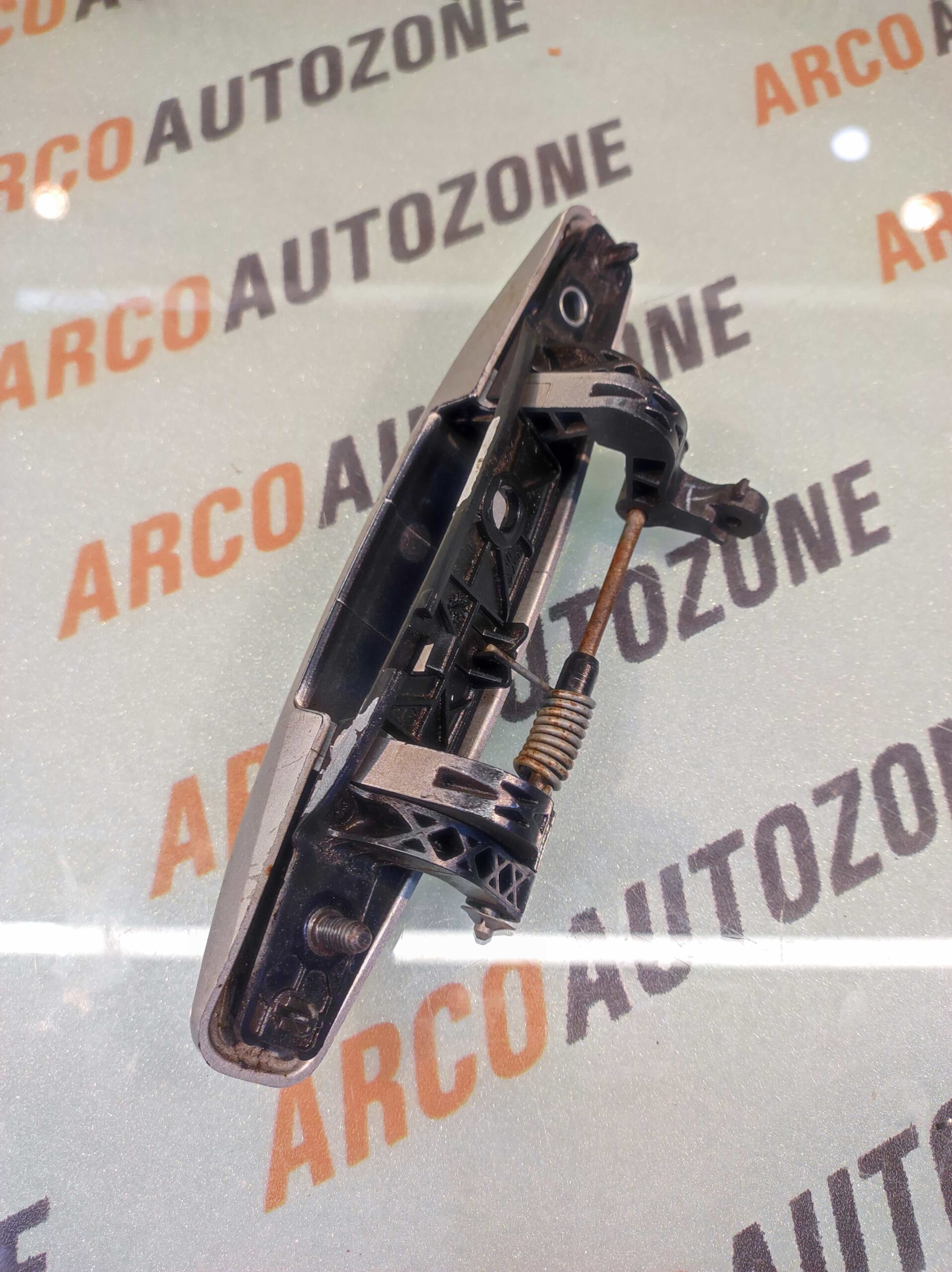 OUTER HANDLE DUSTER TERRANO LEFT USED