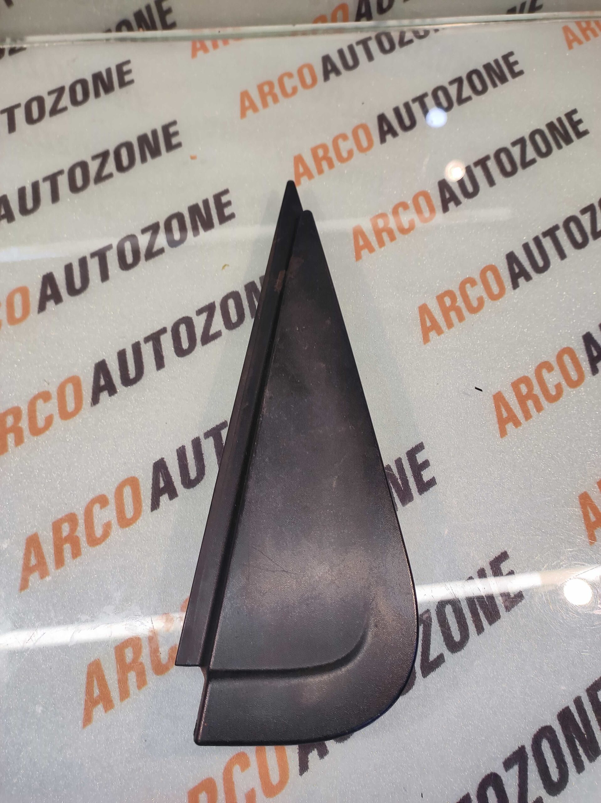 QUARTER SESH DUSTER T1 REAR LEFT RENAULT 822357552R