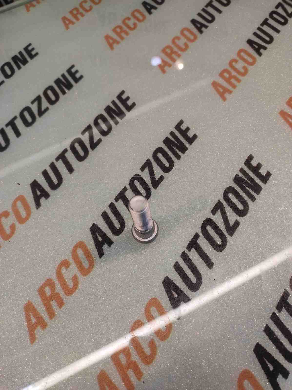 WHEEL STUD INNOVA ETIOS COM