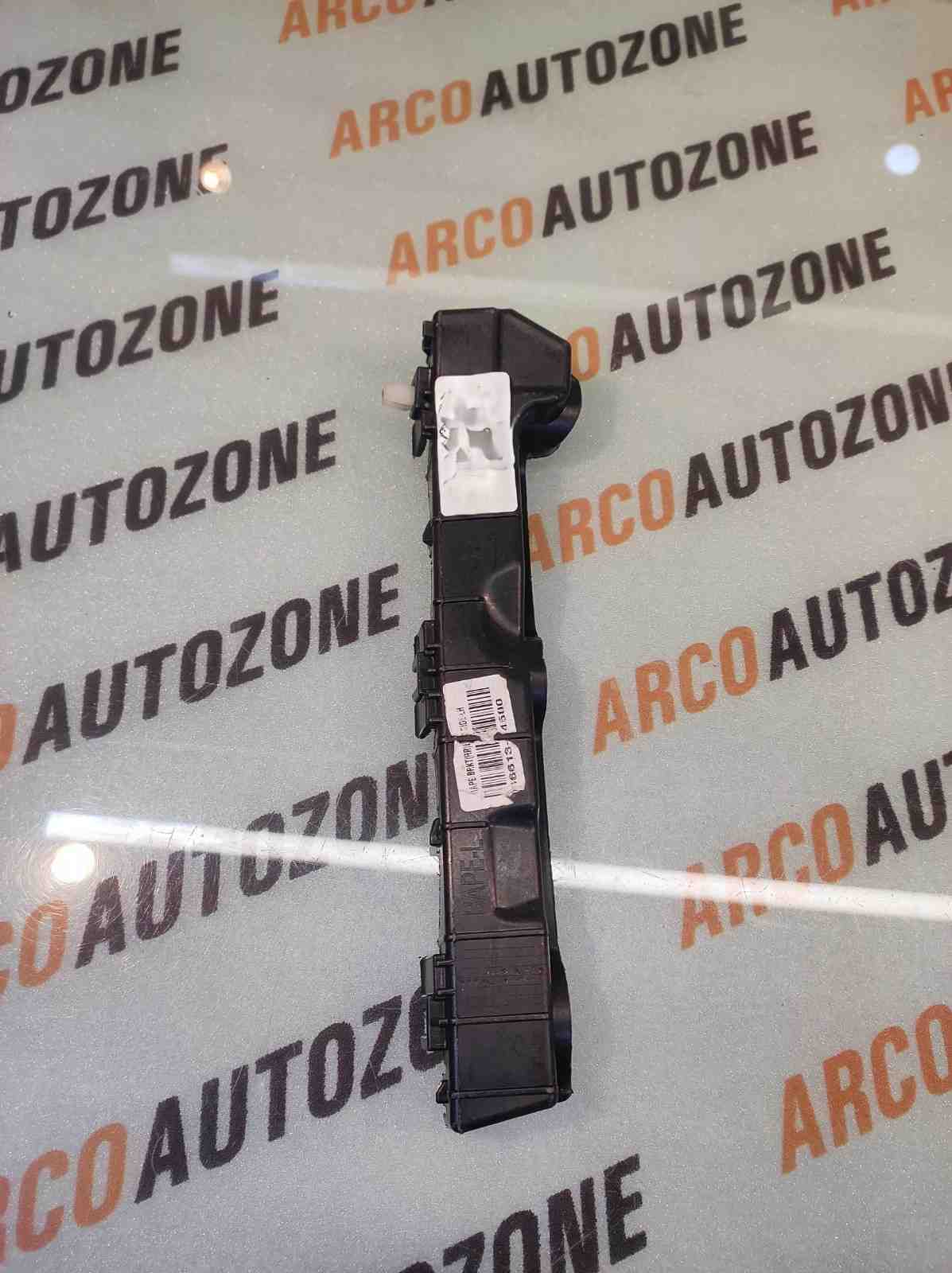 REAR BUMPER BRACKET GRAND T1 LEFT HYU 86613B4000