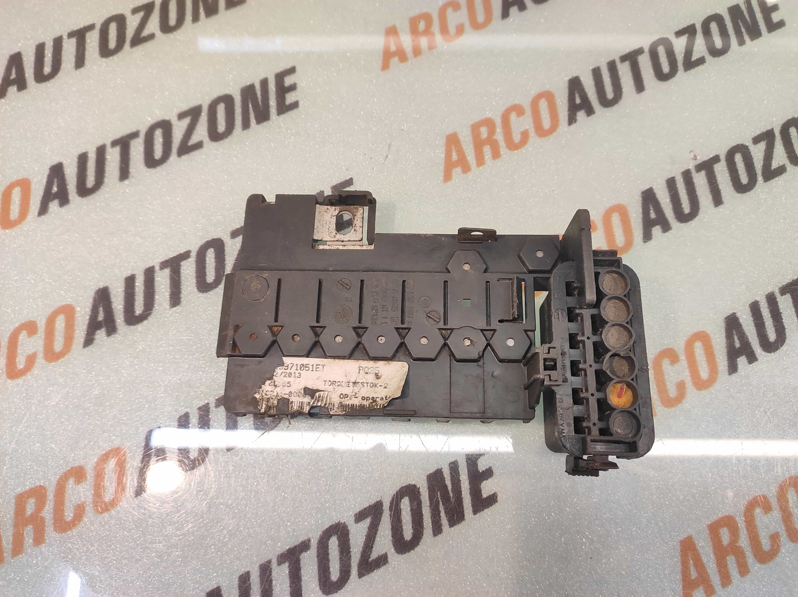 BATTERY TERMINAL VENTO WITH FUSE DIESEL 6R0937550A