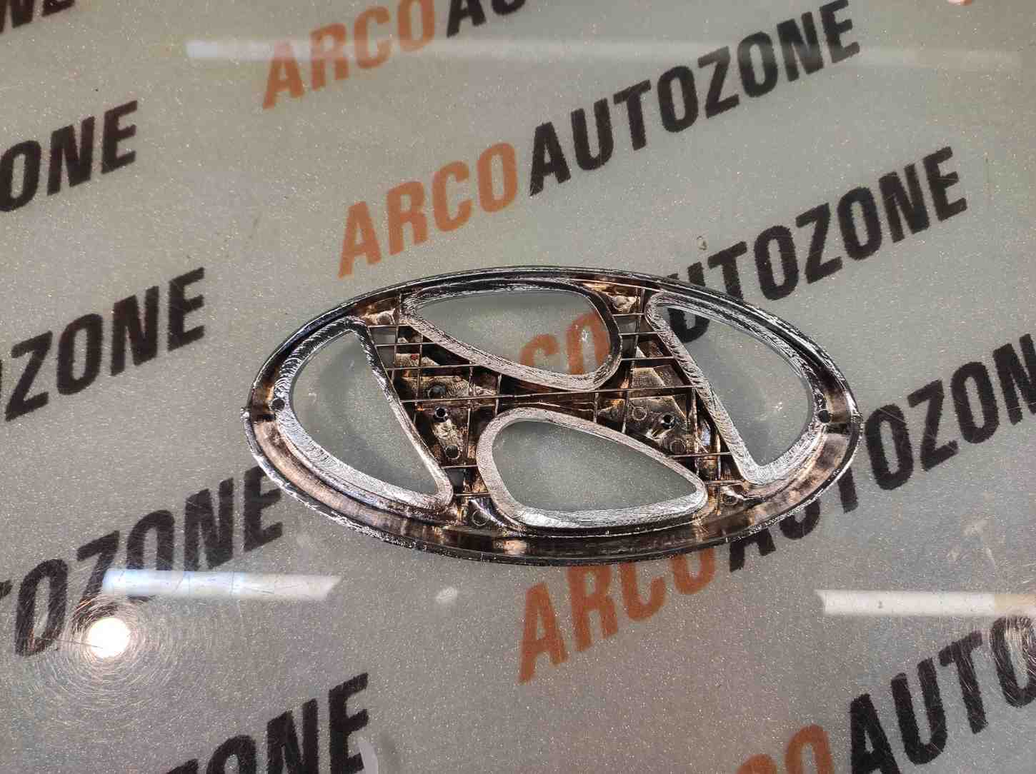 FRONT GRILL LOGO VERNA 12