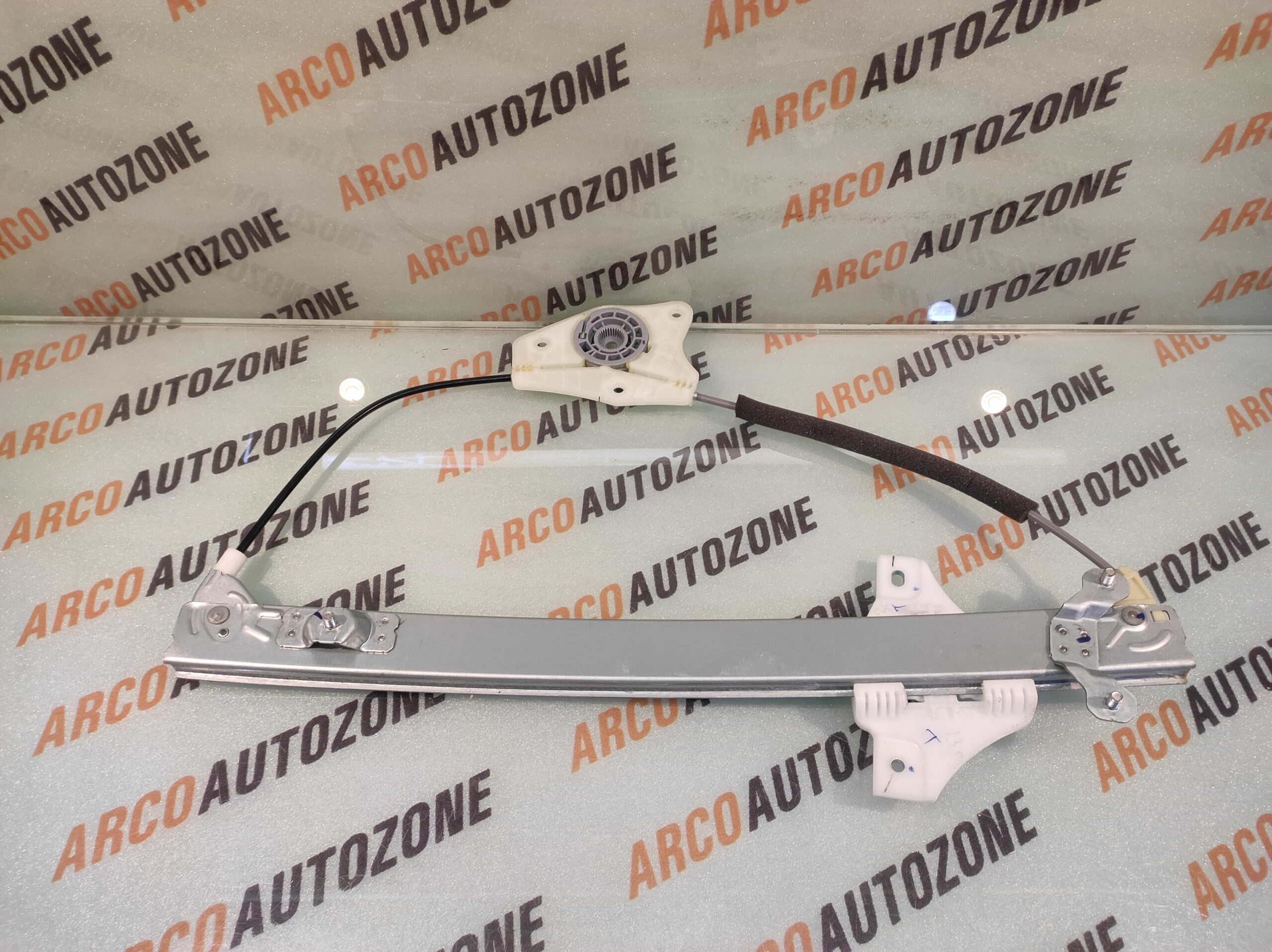 GLASS MACHINE VERNA 20 FRONT LEFT WITHOUT MOT HYU 82403F9010