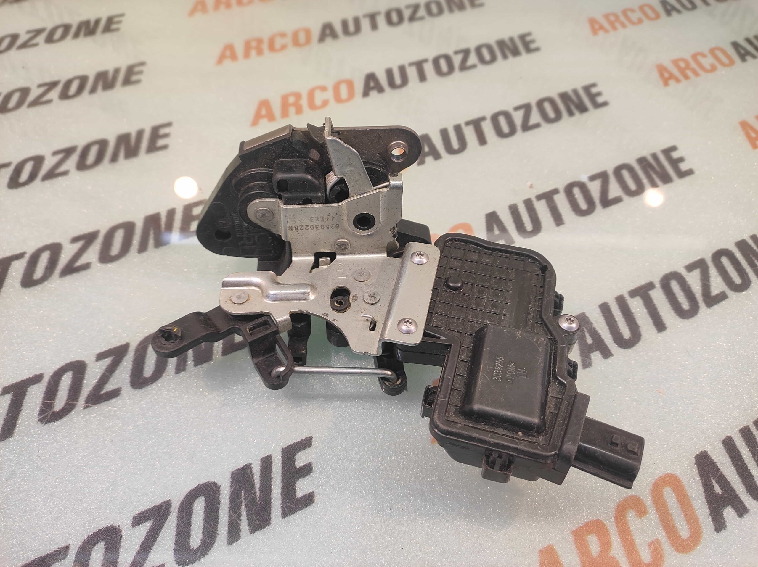 DOOR LATCH KWID REARLEFT RENAULT 825030228R