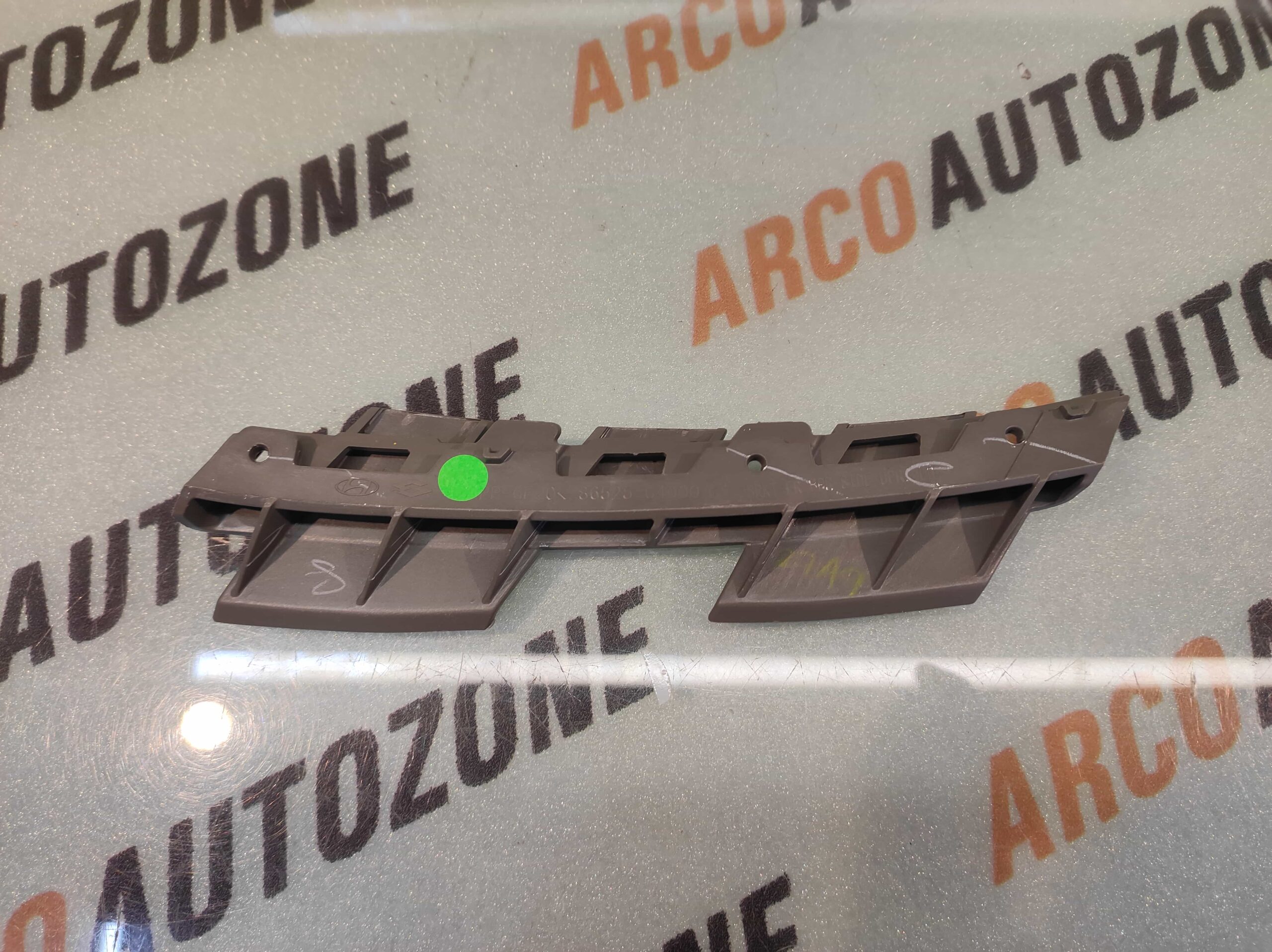 HEAD LAMP BRACKET SANTRO 18 LEFT HYU 86525C4000