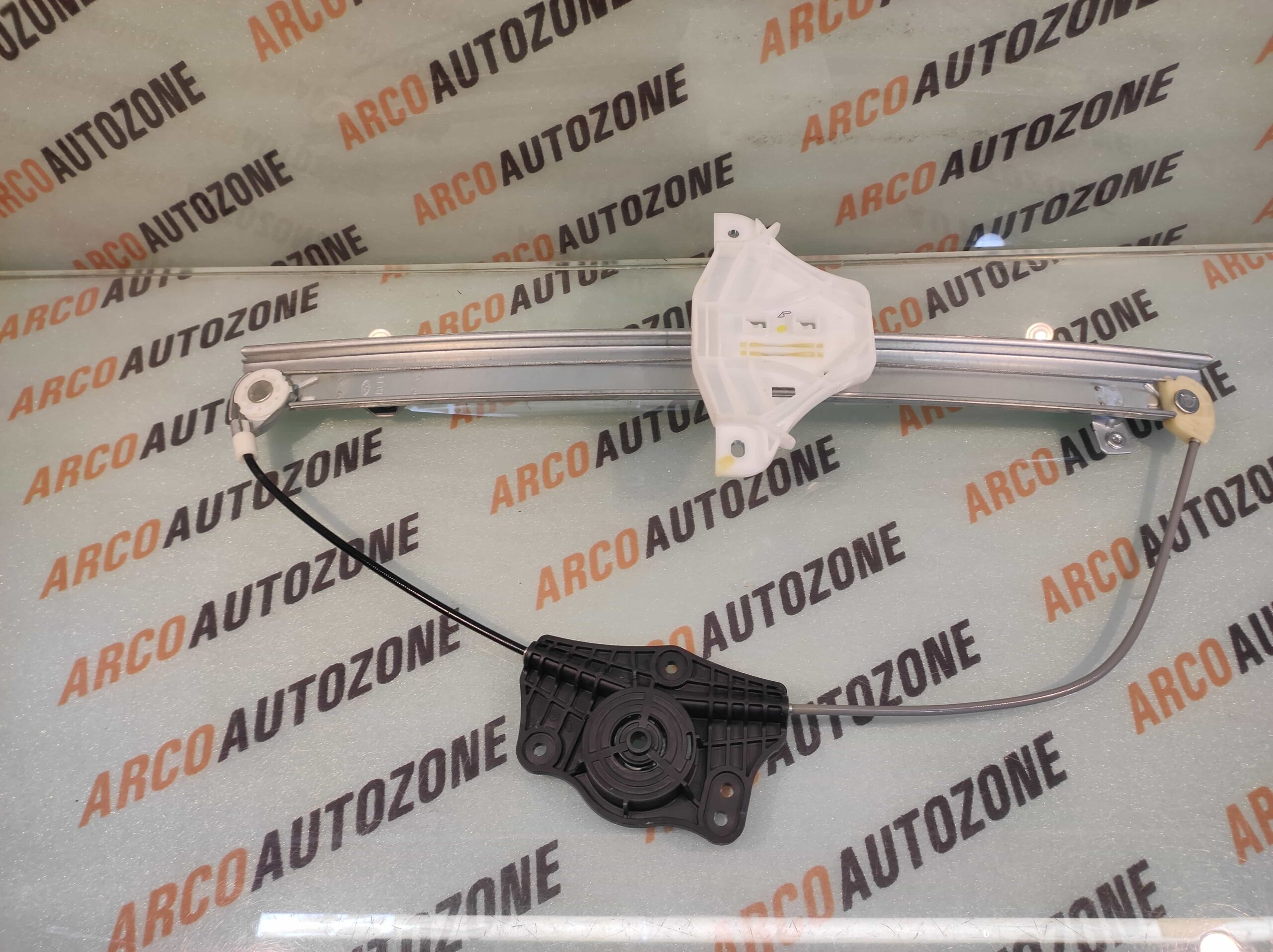 GLASS MACHINE NIOS AURA FRONT LEFT WITHOUT MOT HYU 82403K6010