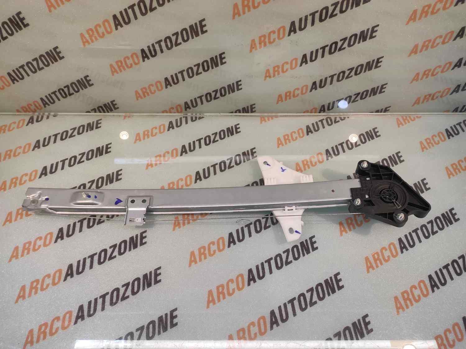 GLASS MACHINE ALCAZAR FRONT RIGHT WITHOUT MOT HYU 82404BV010
