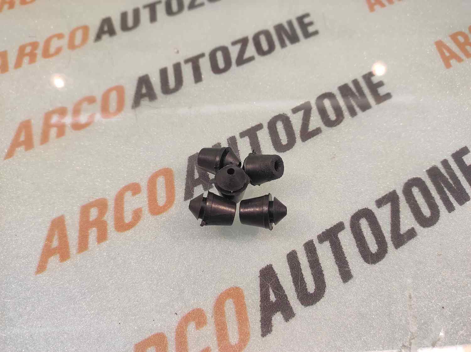 DOOR STOPPER RUBBER SANTRO ACCENT 1949
