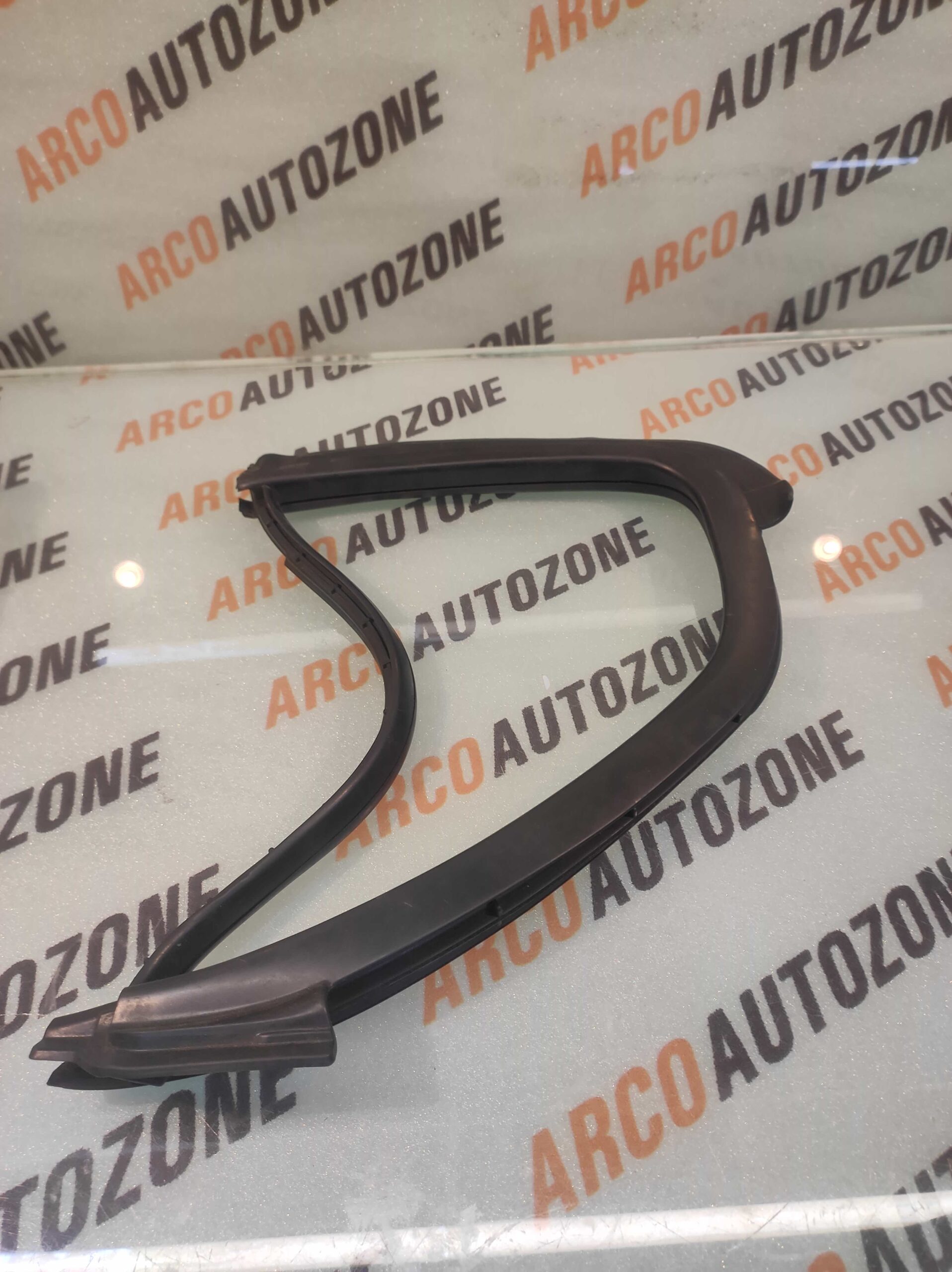 QUARTER GLASS RUBBER ASTAR RIGHT MGP 84665M68K00