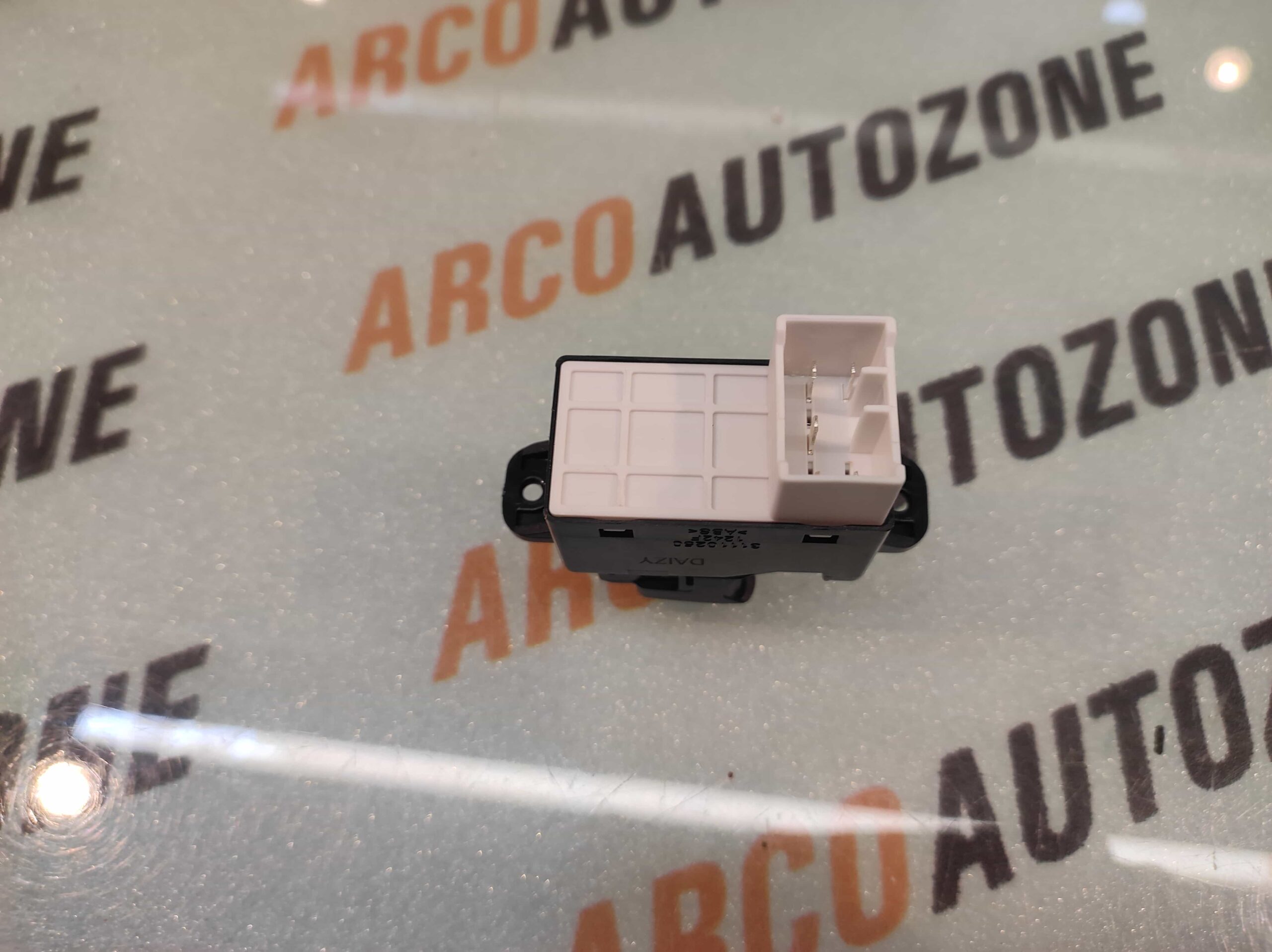 POWER WINDOW SWITCH SINGLE ELITE 5 PIN IMP