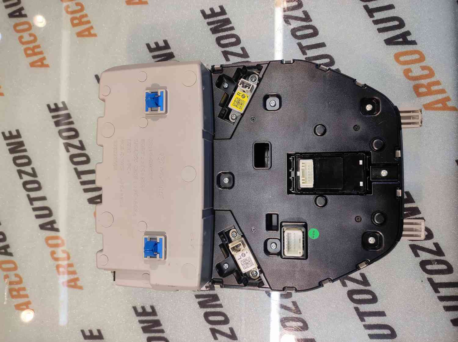 LIGHTING LAMP ASSY ROOF LIGHT SYROS WITH SUN ROOF KIA 92810GW