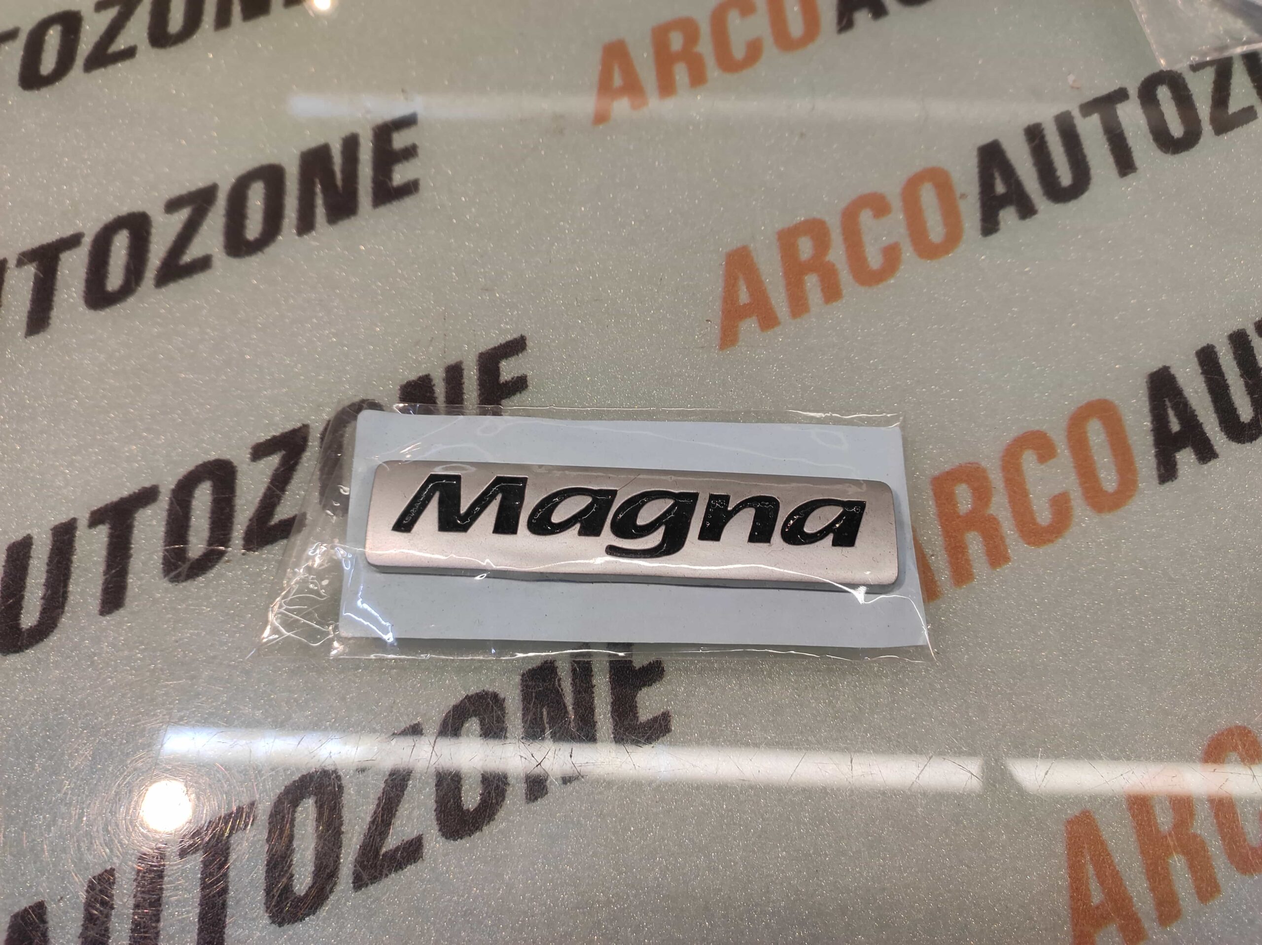SINGLE LOGO EMBELEM MAGNA