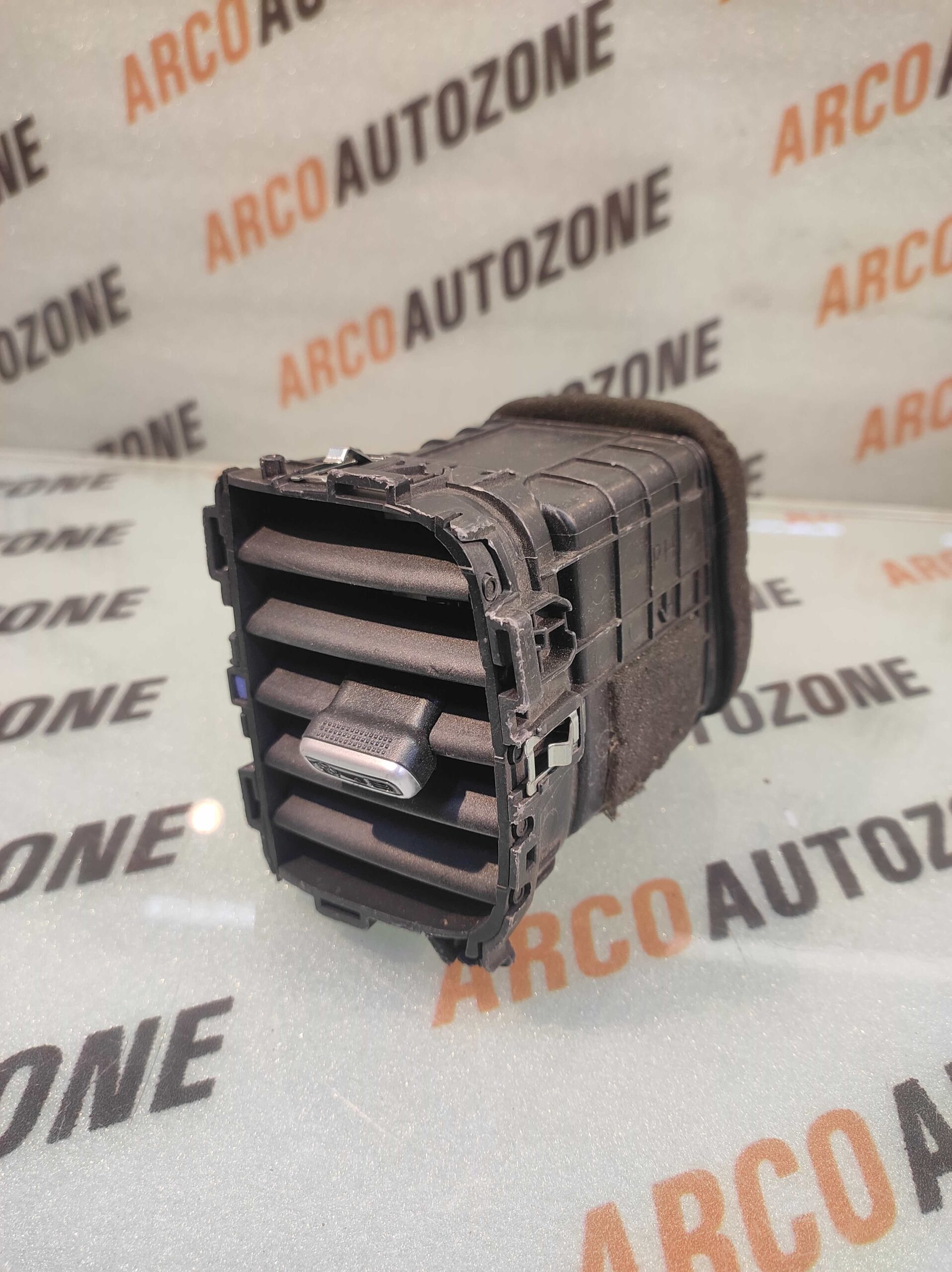 AC VENT VENUE RIGHT HYU 97420K3900 LOT