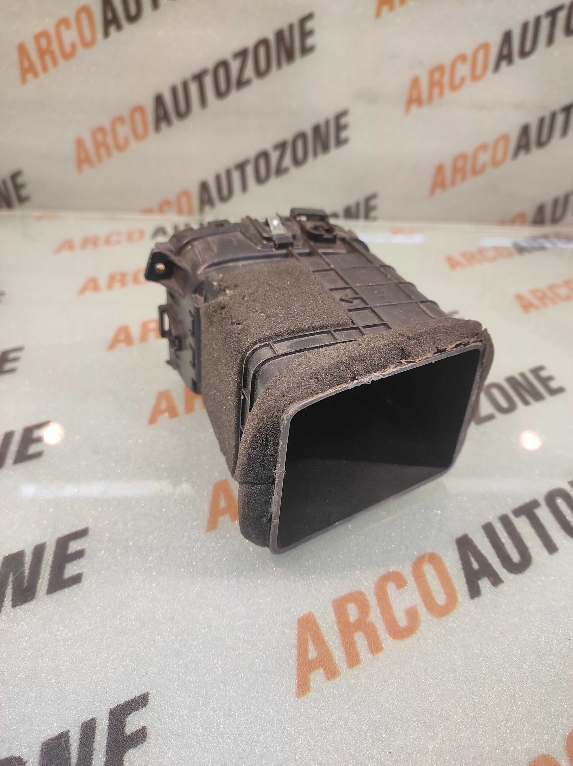 AC VENT VENUE RIGHT HYU 97420K3900 LOT