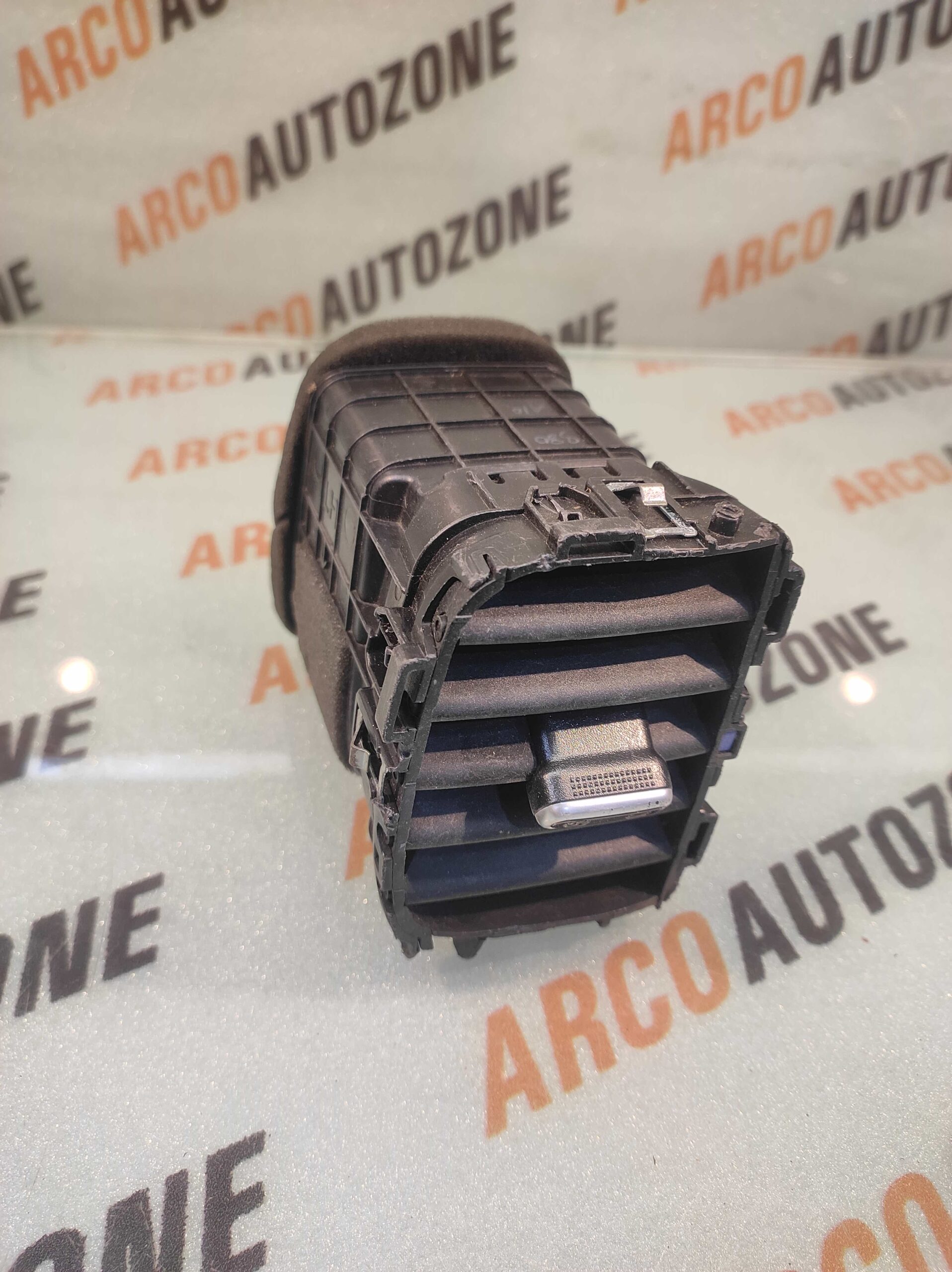 AC VENT VENUE LEFT HYU 97410K3900 LOT