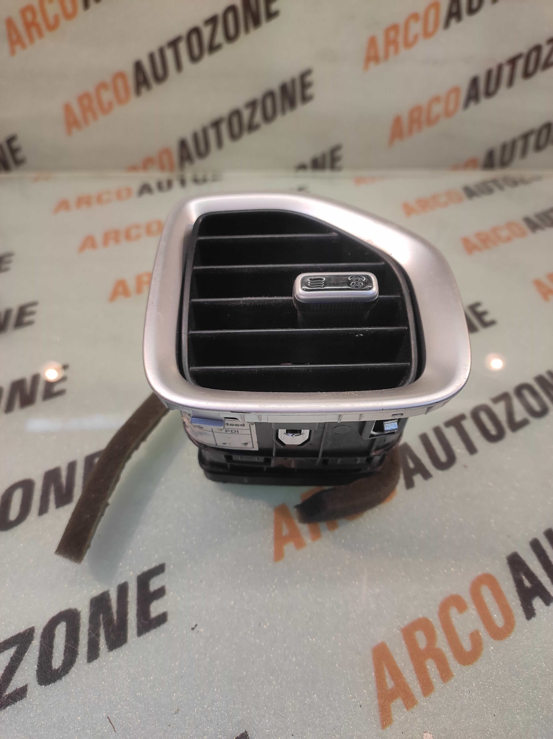 AC VENT VENUE RIGHT HYU 97490K3900 LOT