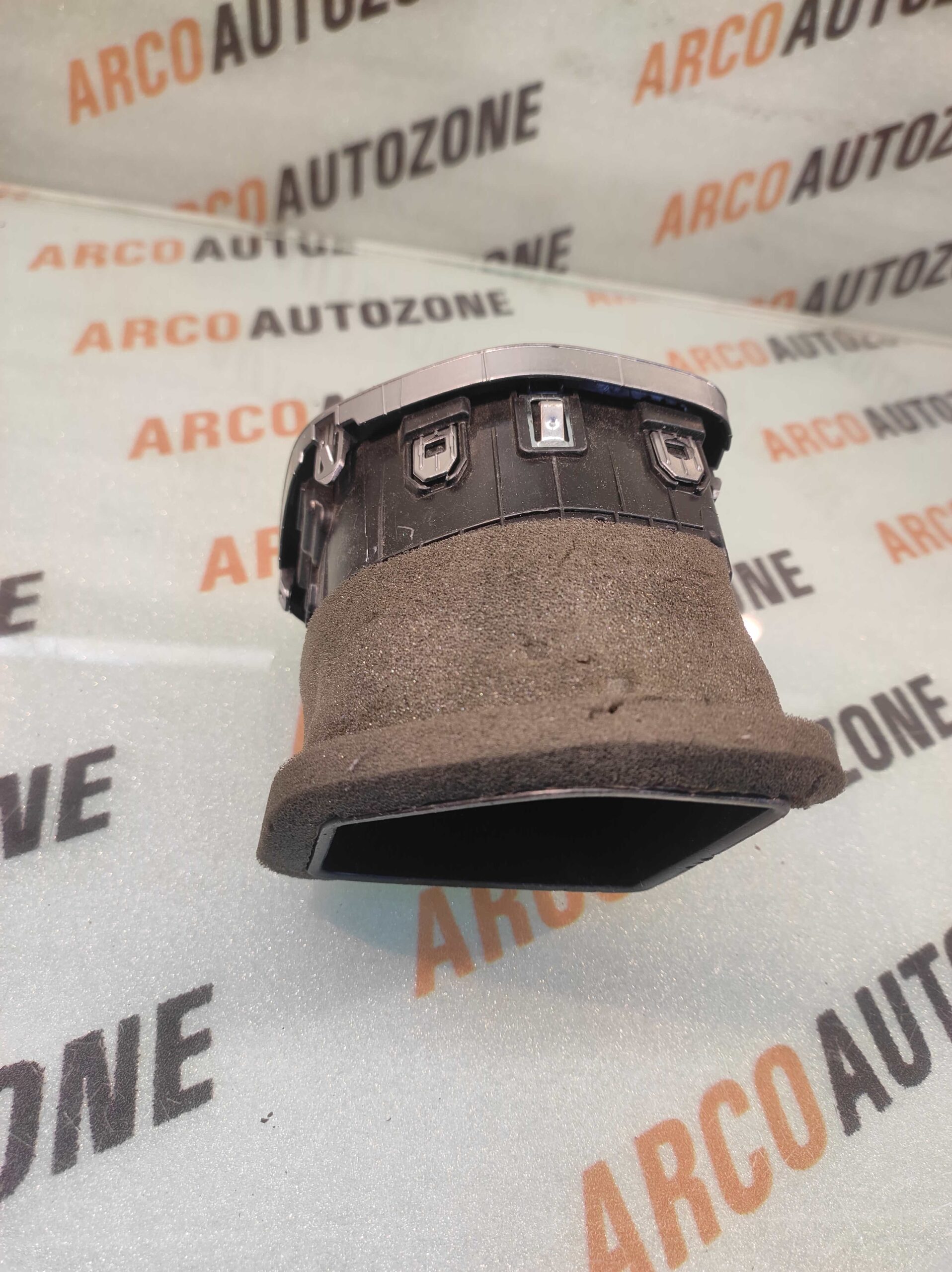 AC VENT VENUE RIGHT HYU 97490K3900 LOT