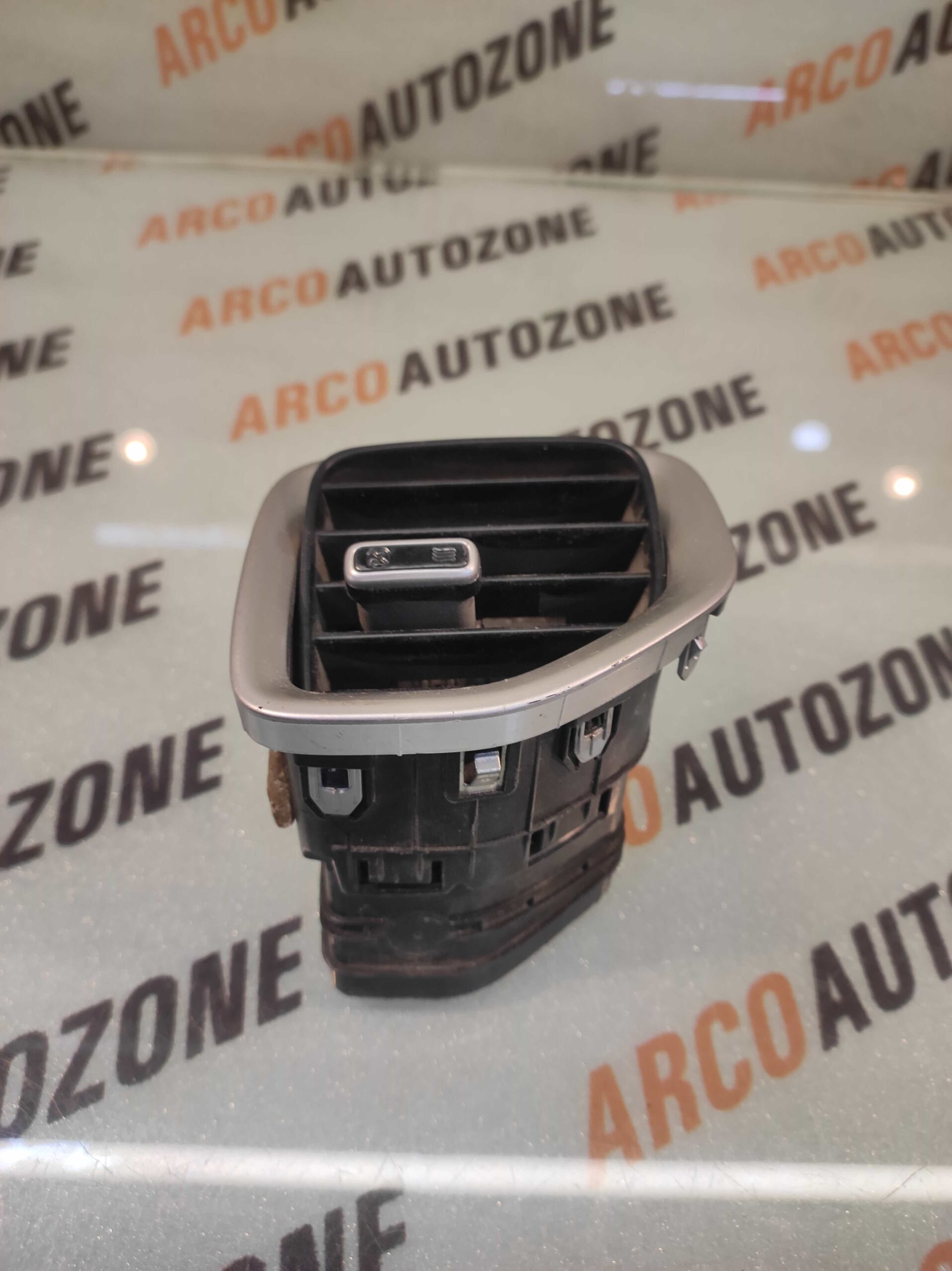 AC VENT VENUE LEFT HYU 97480K3900 LOT