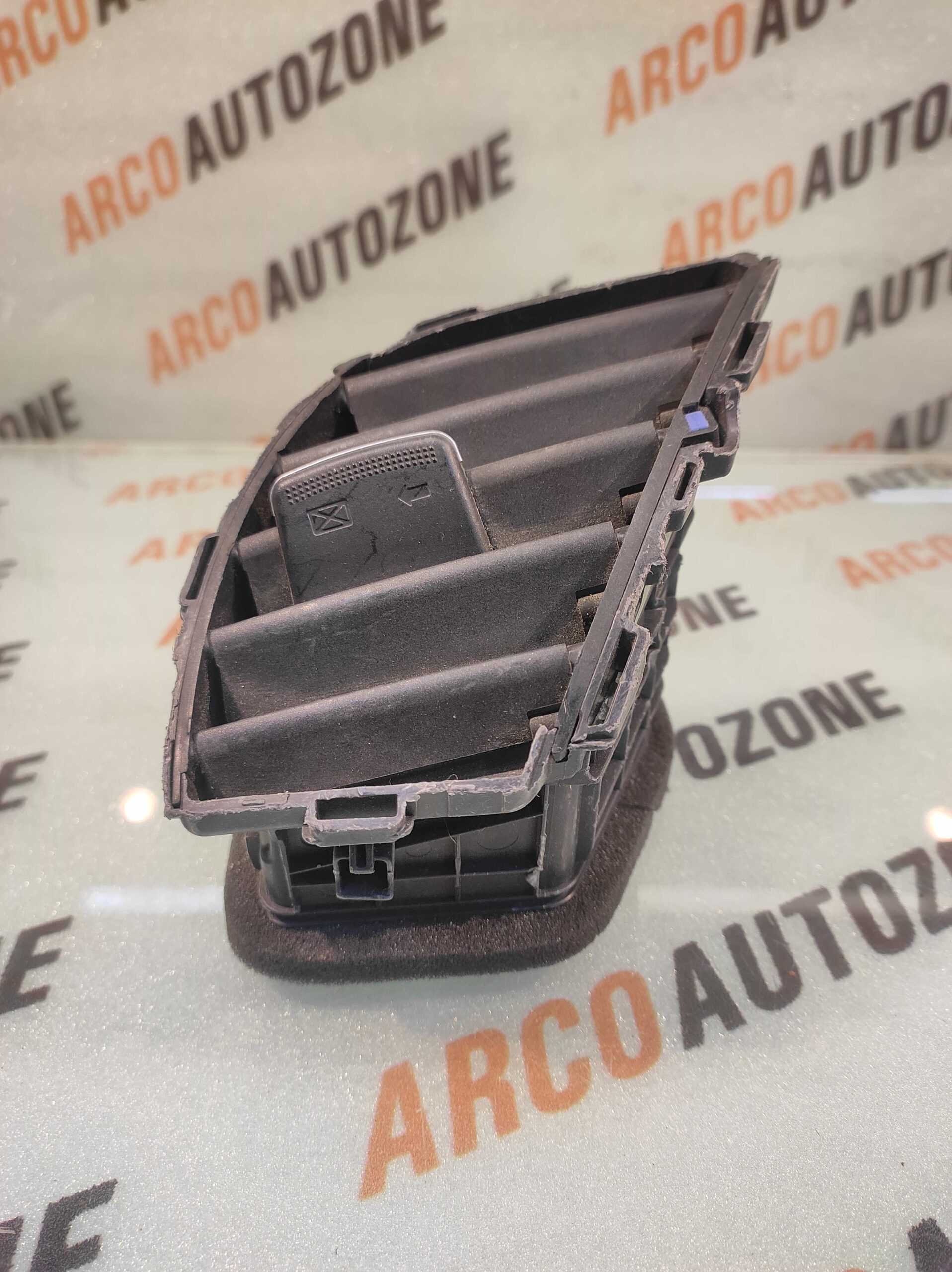 AC VENT SELTOS RIGHT KIA 97490Q6000 LOT