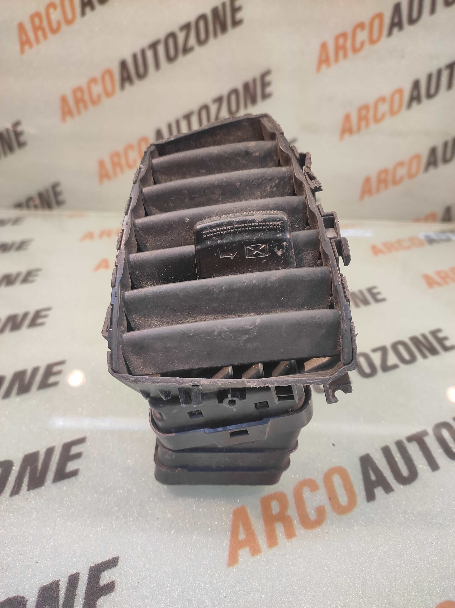AC VENT SANTRO 2018 CENTRE LEFT HYU 9748090C7900 LOT