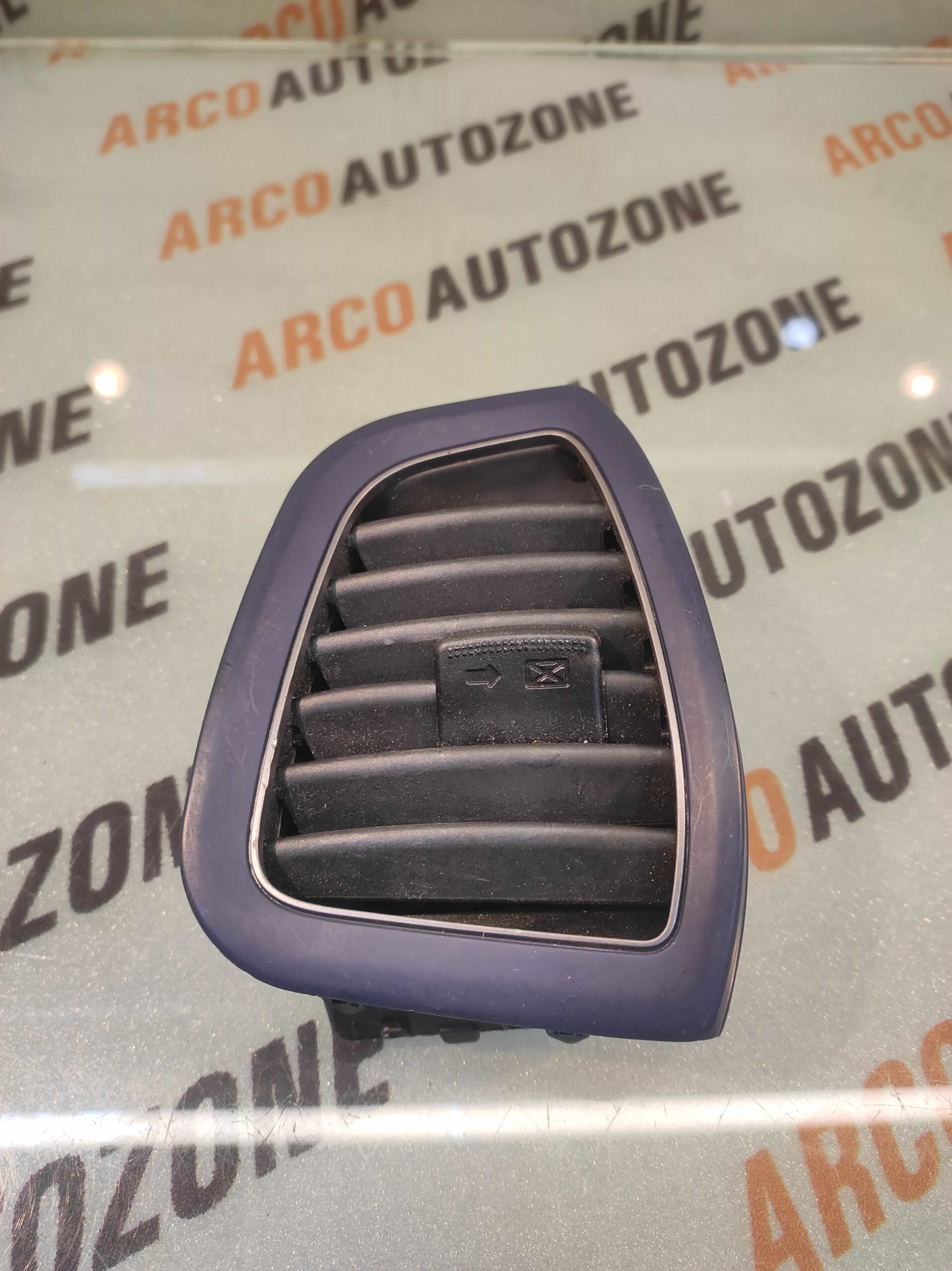 AC VENT SANTRO 2018 LEFT USED 97480C8000