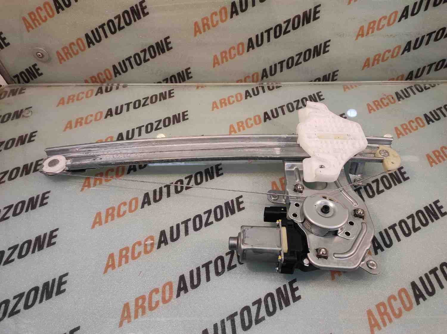 GLASS MACHINE CRETA 15 REAR RIGHT WITH MOTOR HYU 83402A0000
