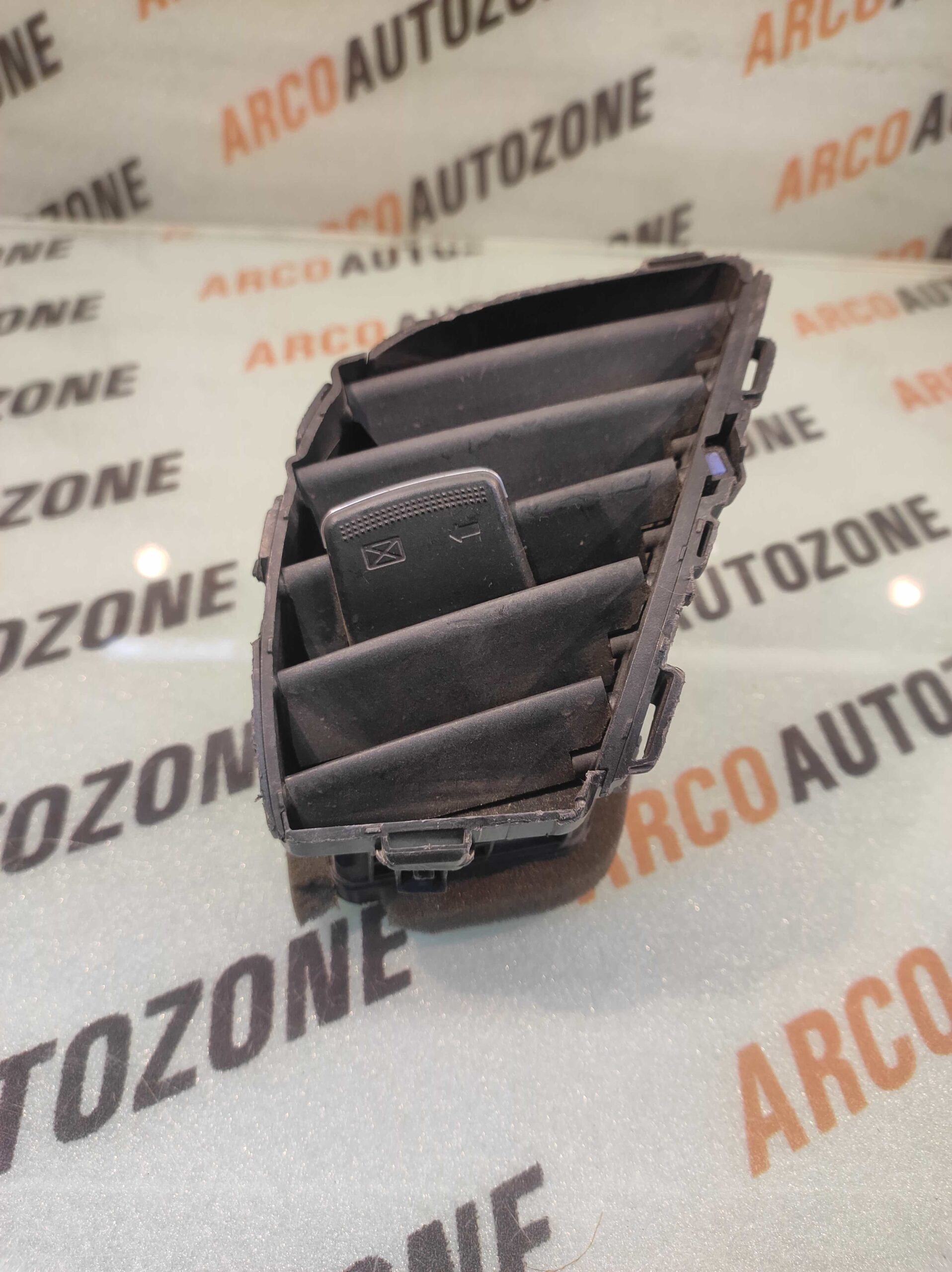 AC VENT SELTOS RIGHT KIA 97490Q6900 LOT