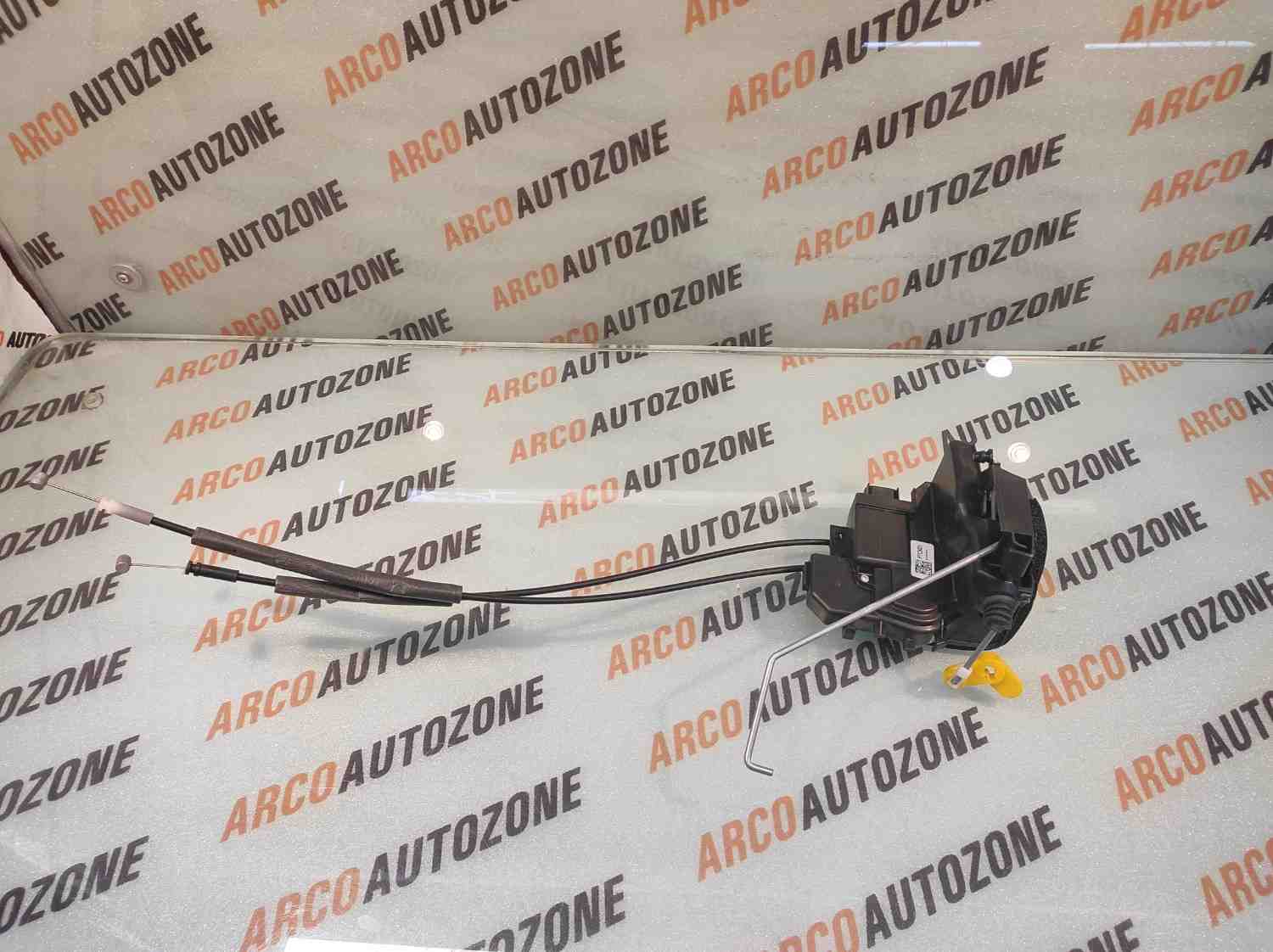 DOOR LATCH CARENS FRONT RIGHT KIA 81320DY010