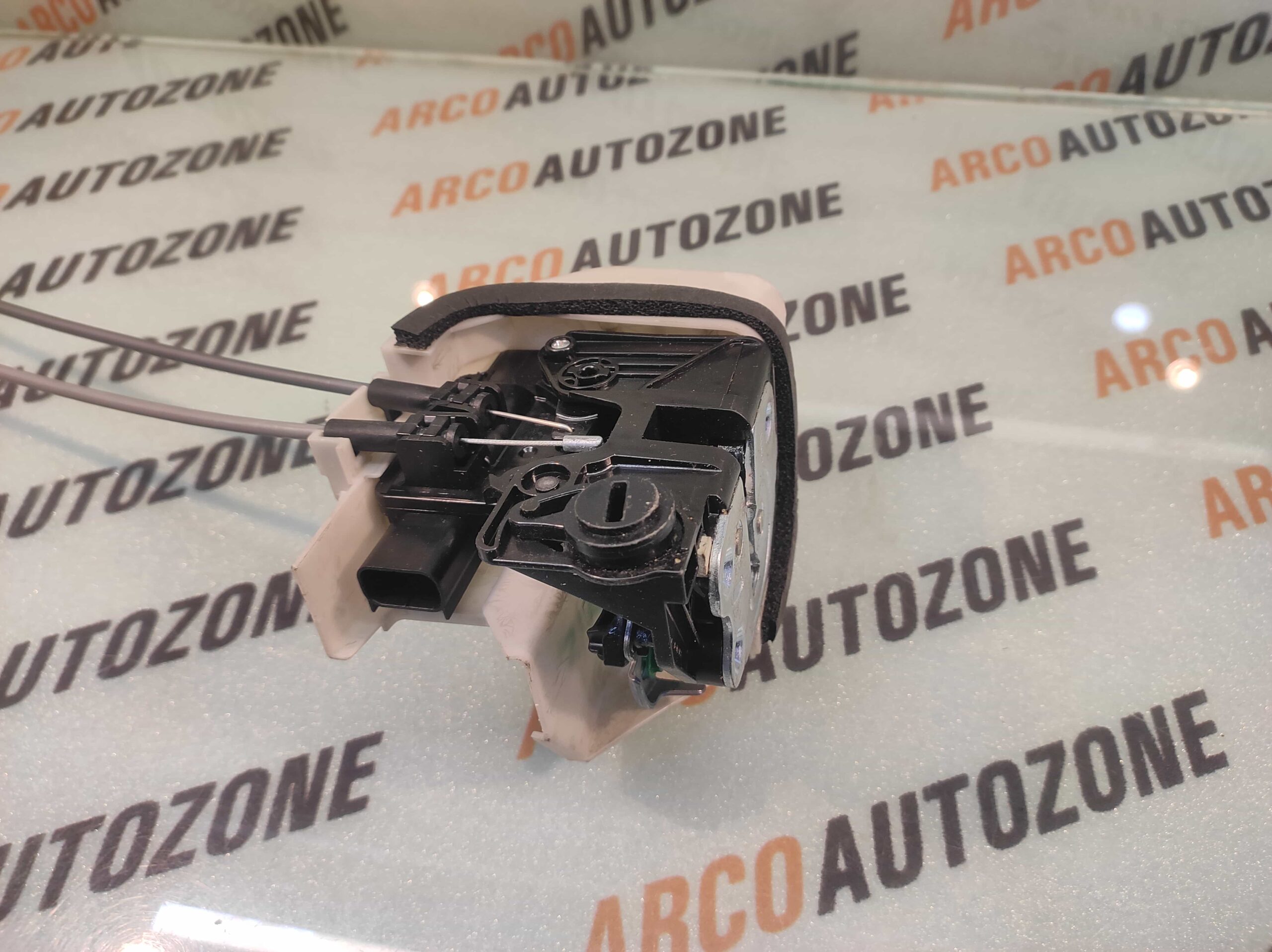 DOOR LATCH SONET REAR RIGHT KIA 81420CC010