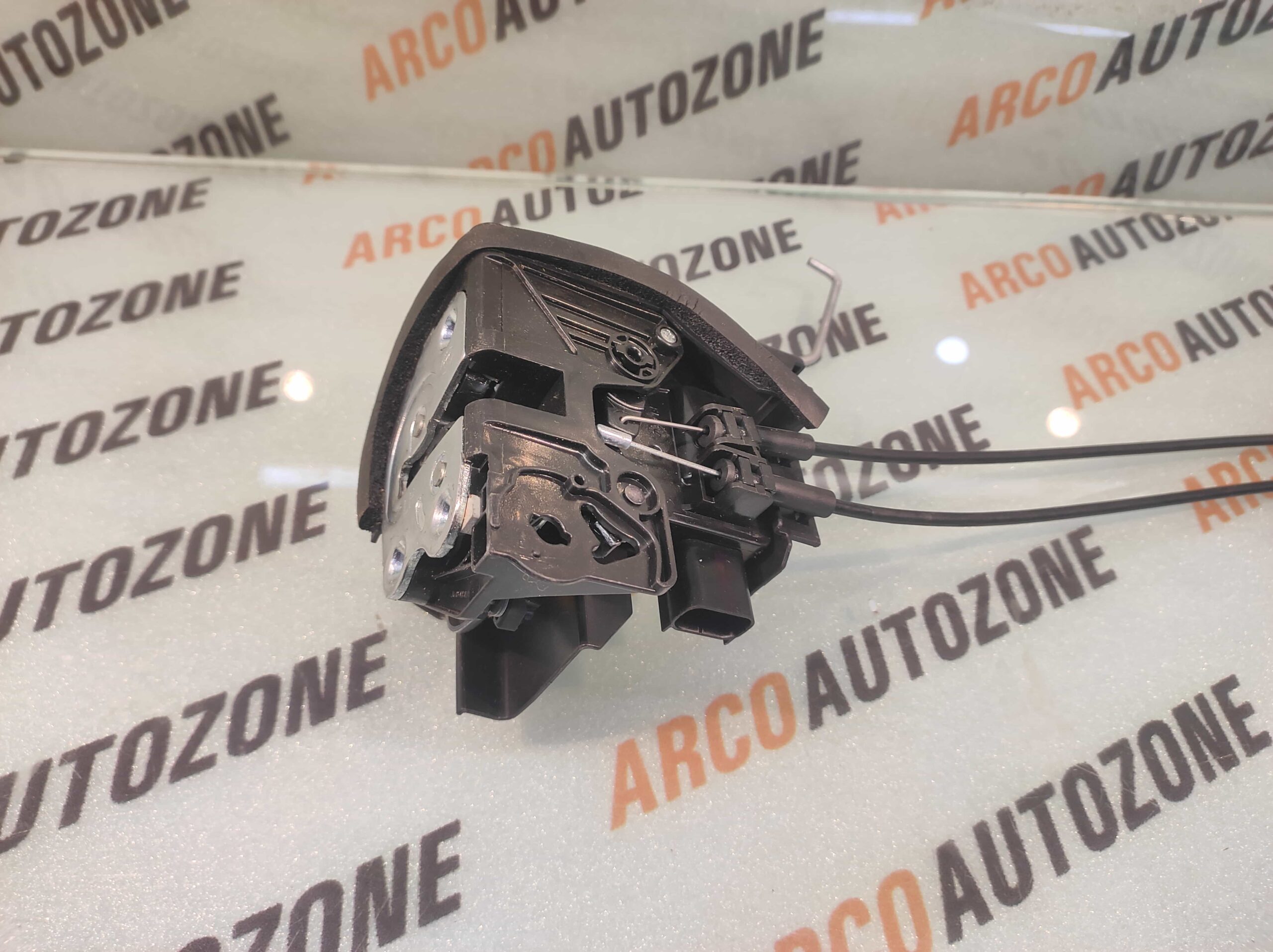DOOR LATCH SONET FRONT LEFT KIA 81310CC010