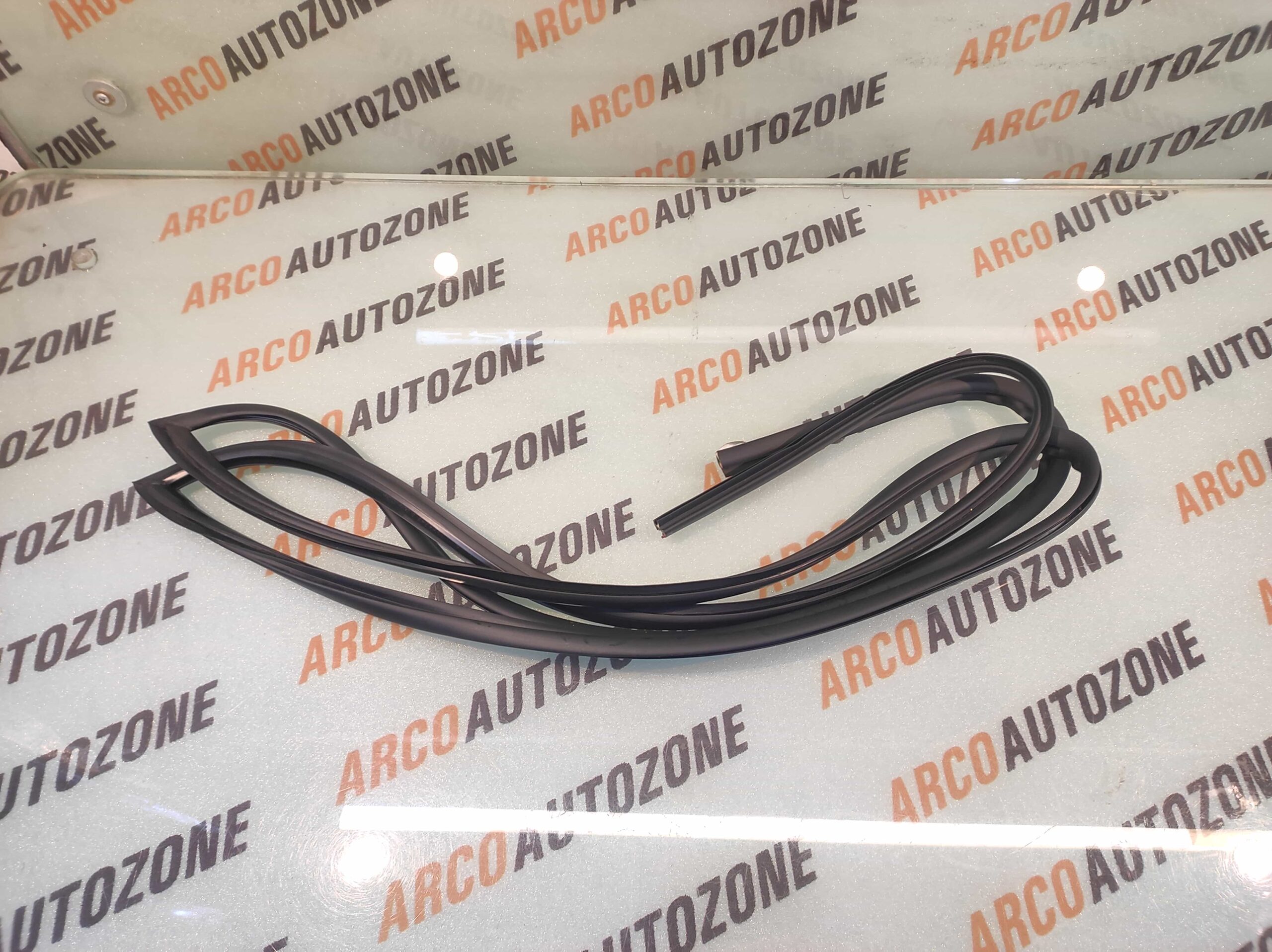 WINDSHIELD MOLD I 10 GRAND FRONT