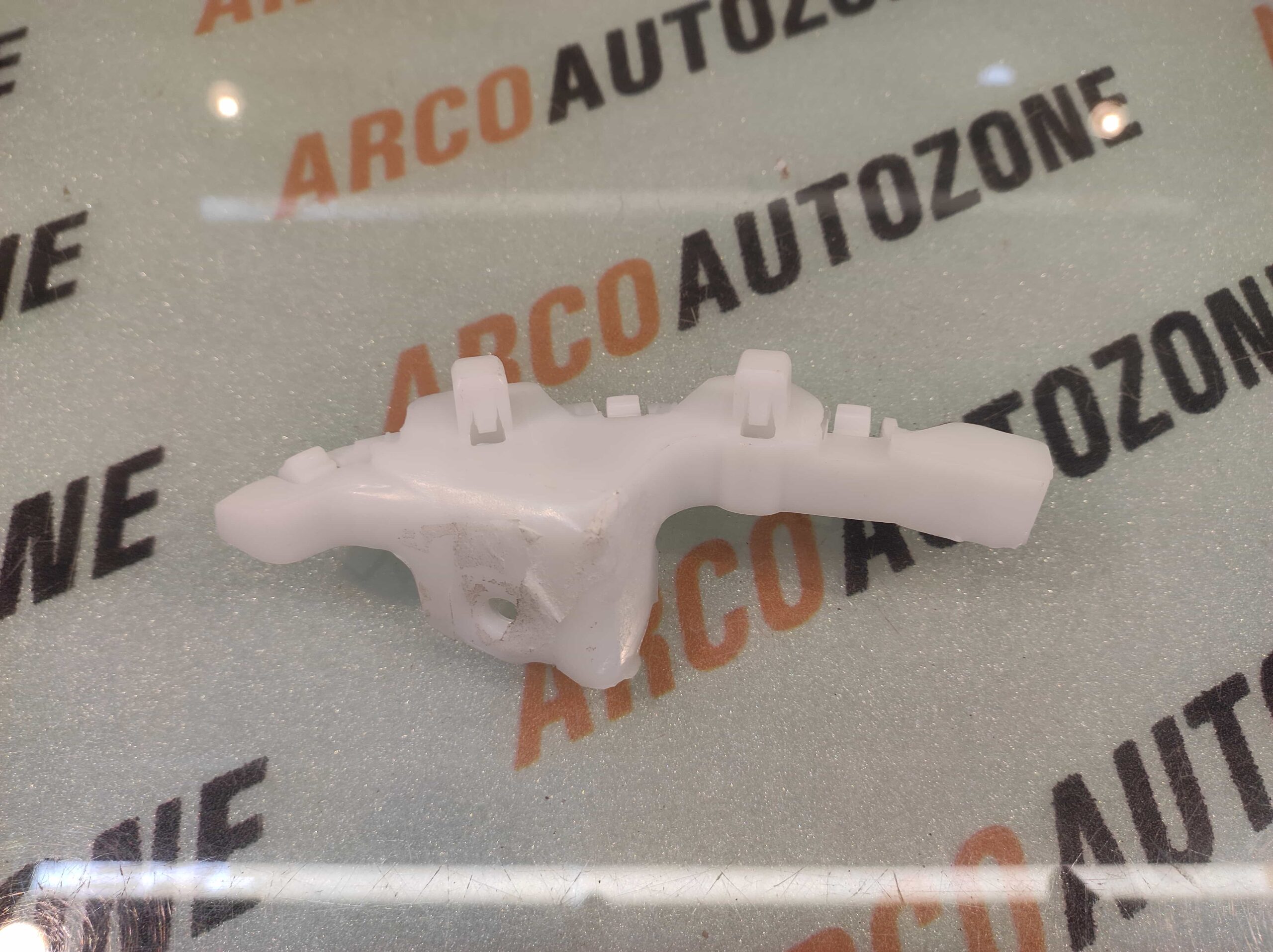 FRONT BUMPER BRACKET KWID RIGHT ACC RNA004123