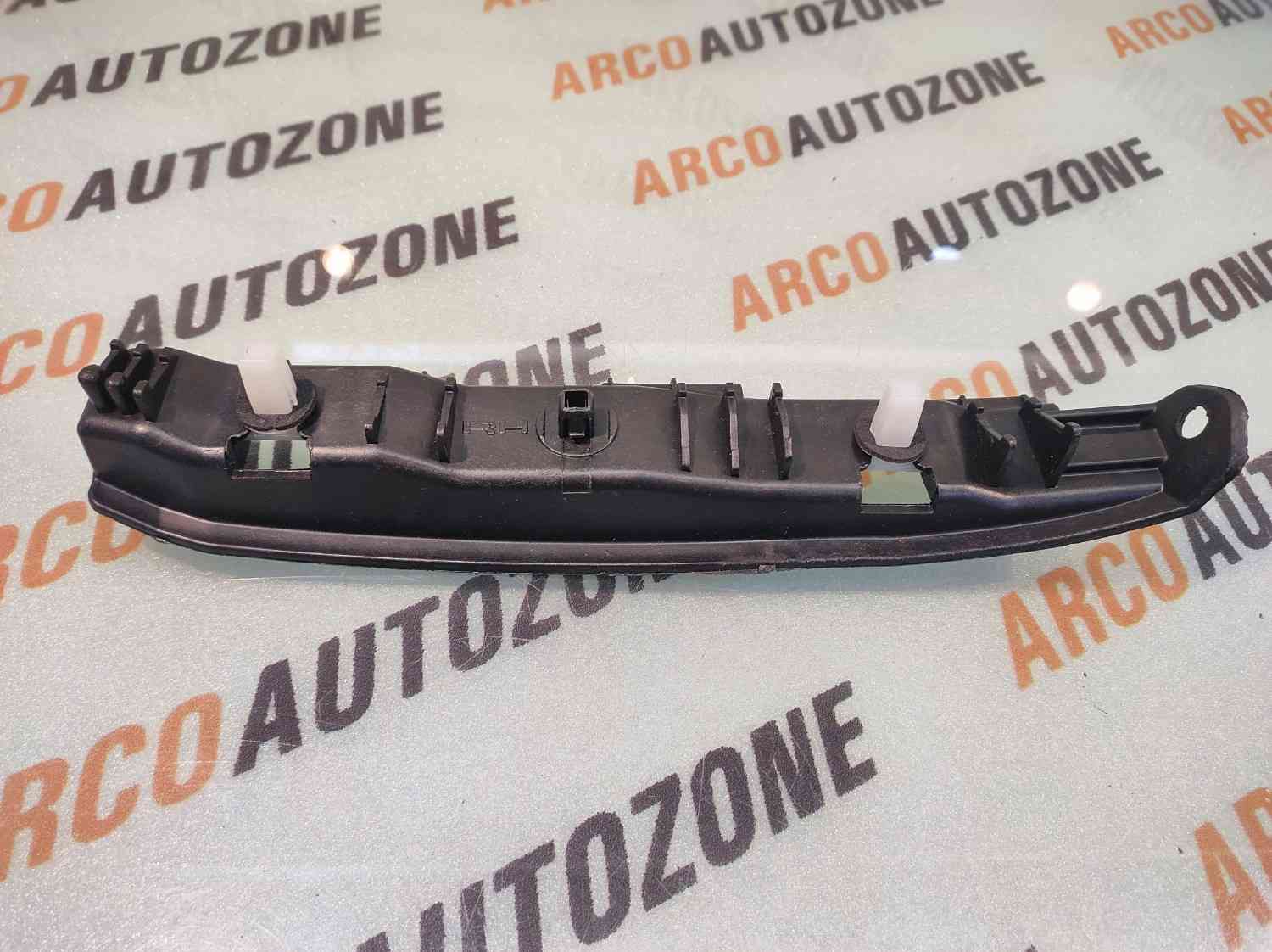 REAR BUMPER BRACKET I20 T1 T2 RIGHT HYU 866141J000