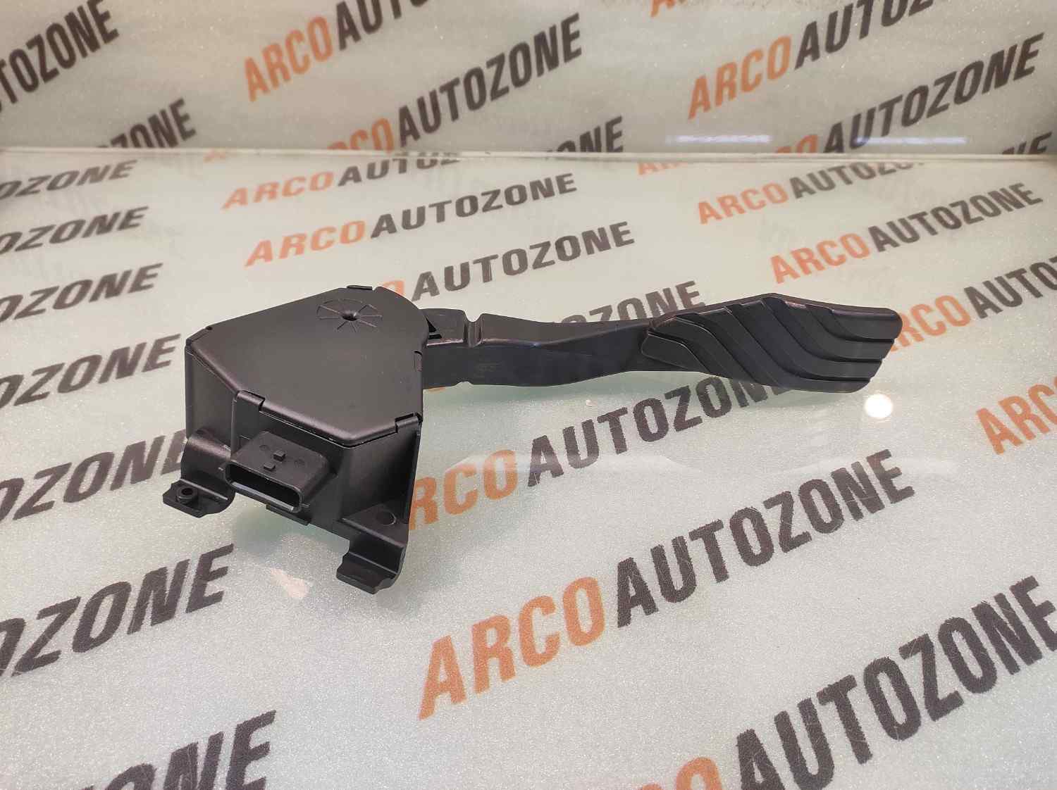 ACCELETOR PADLE KWID IMP 180104150R