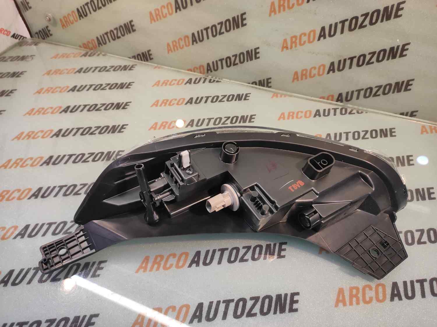 LIGHTING HEAD LIGHT VENUE UPPER RIGHT T1 HYU 92208K3000
