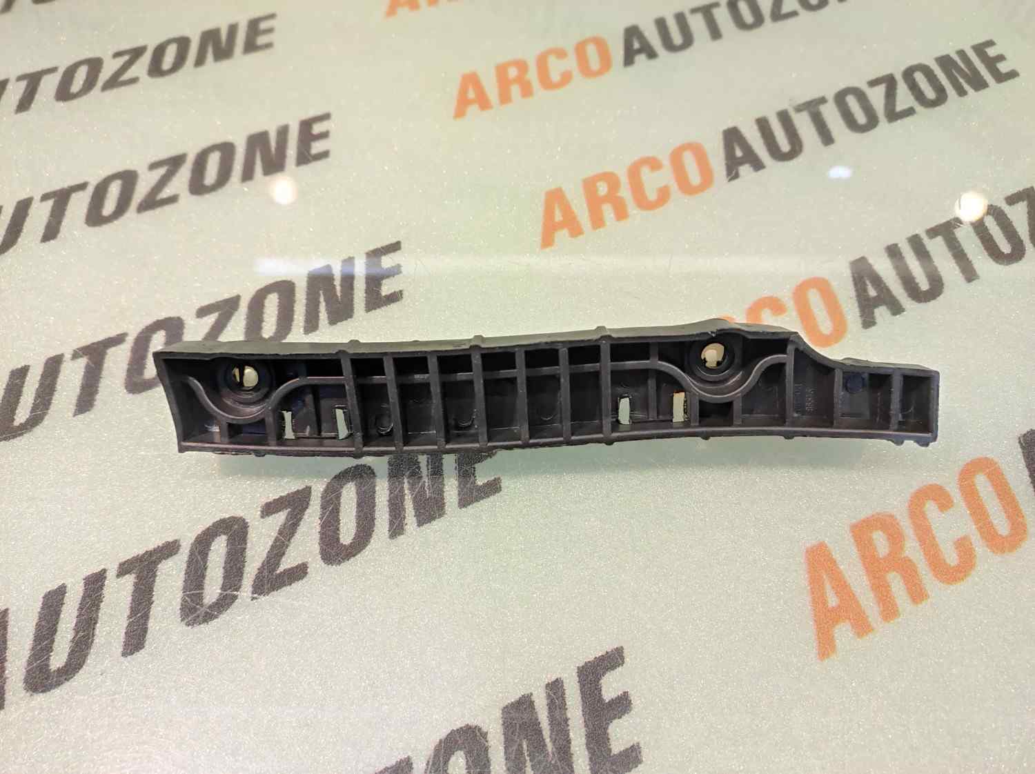 FRONT BUMPER BRACKET I20 T1 LEFT HYU 865131J000