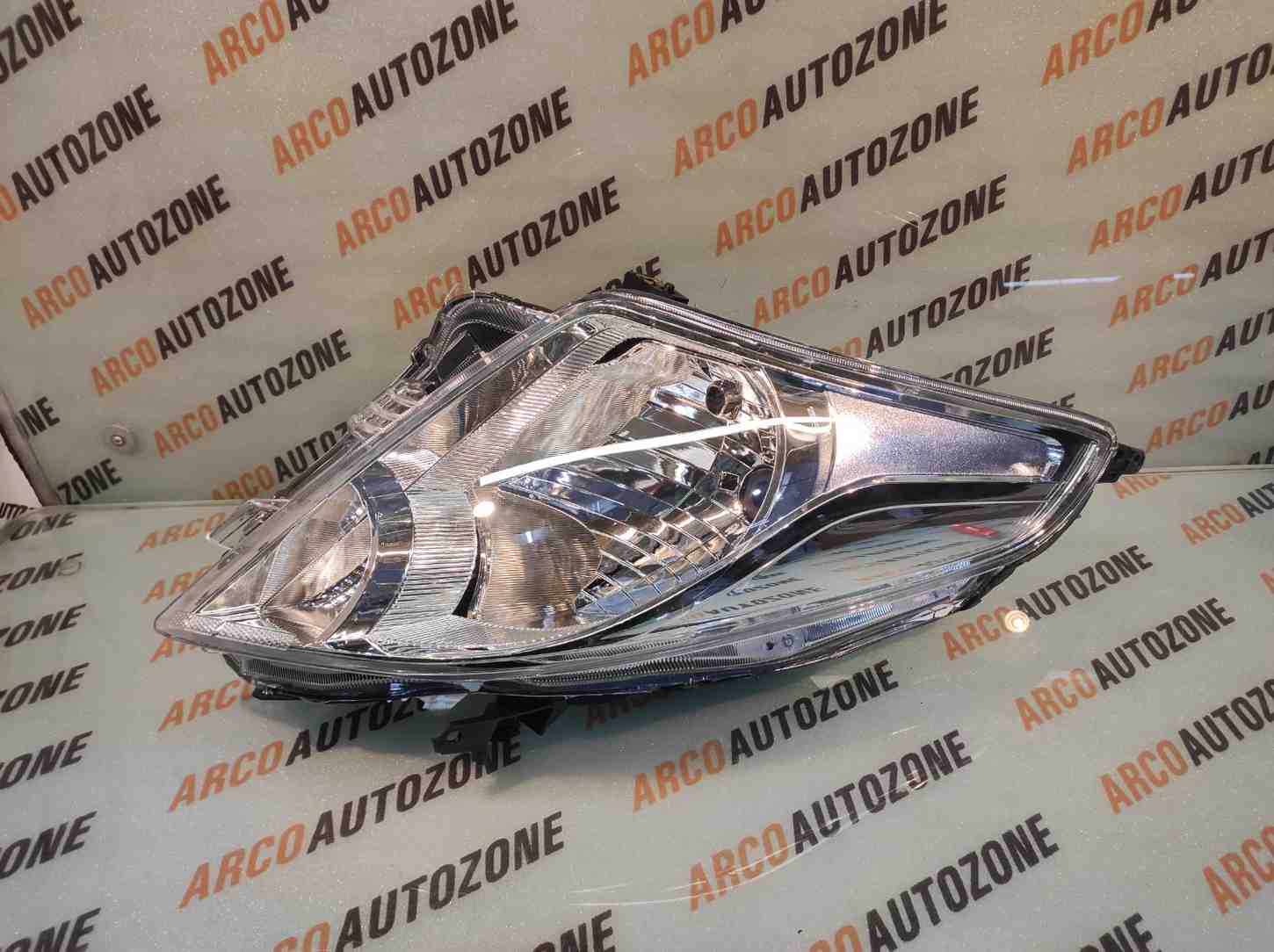 LIGHTING HEAD LIGHT BALENO 17 RIGHT WITH MOTOR LUMAX 133HLABLNMR