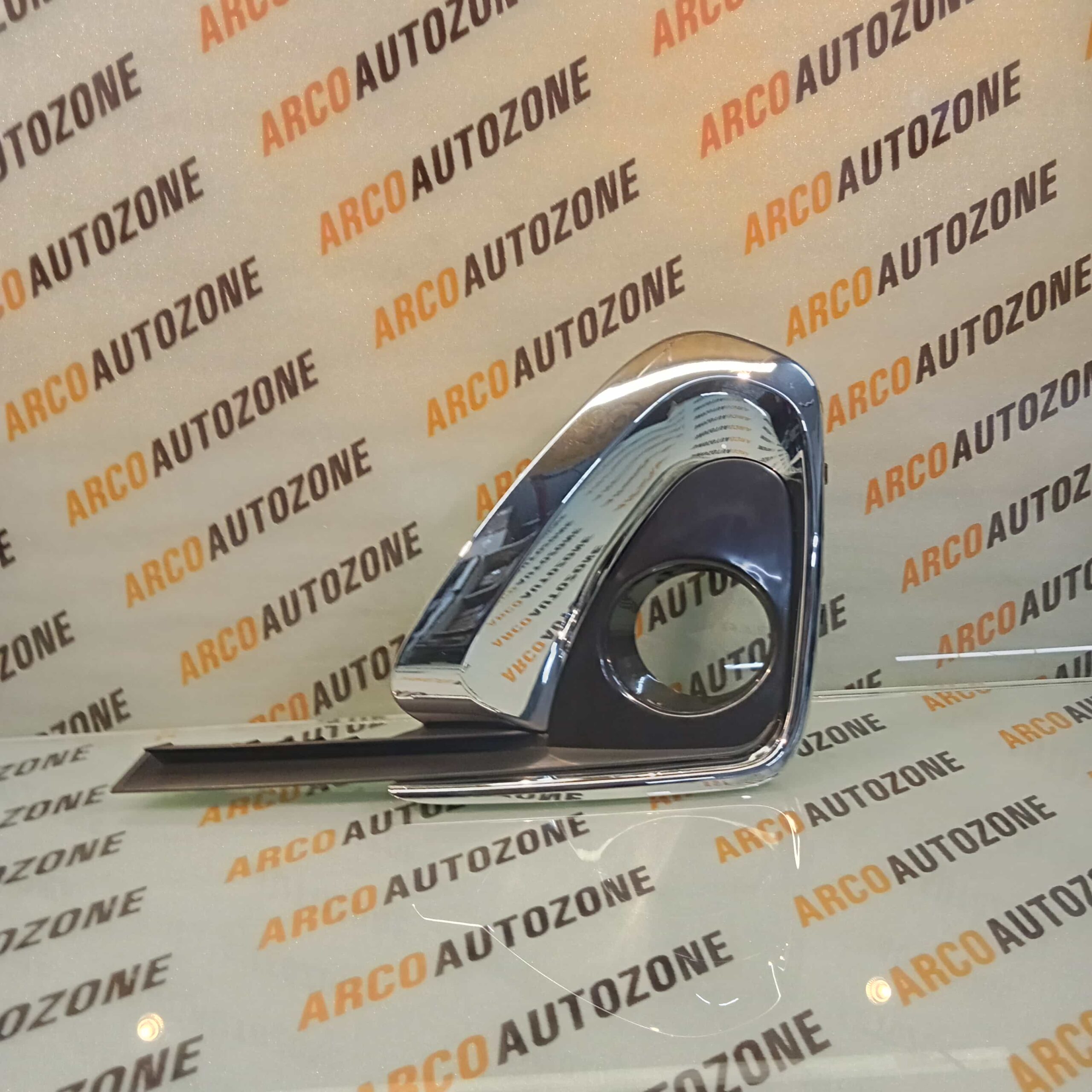 FOG LAMP COVER FORTUNER T4 RIGHT IMP