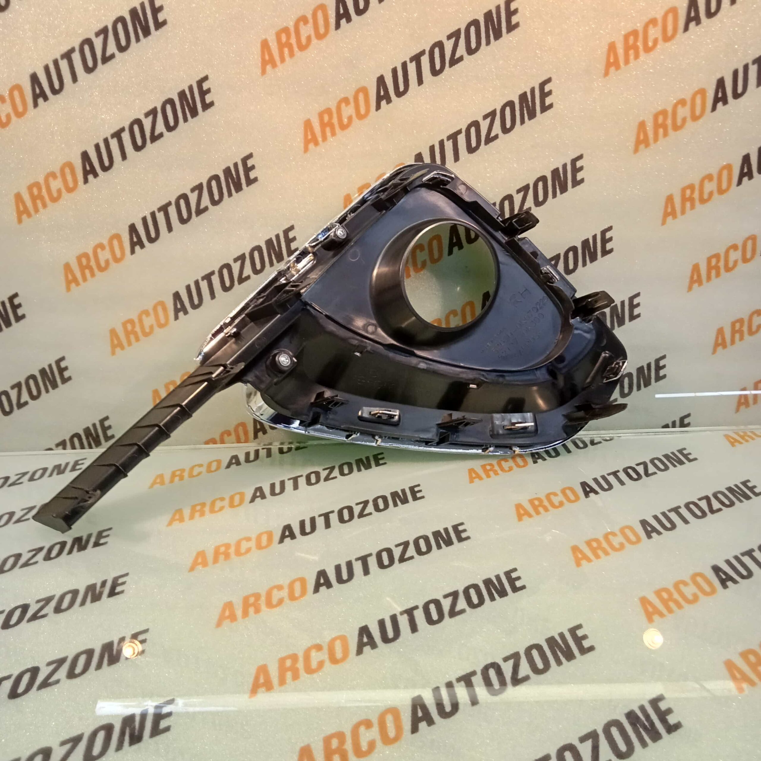 FOG LAMP COVER FORTUNER T4 RIGHT IMP
