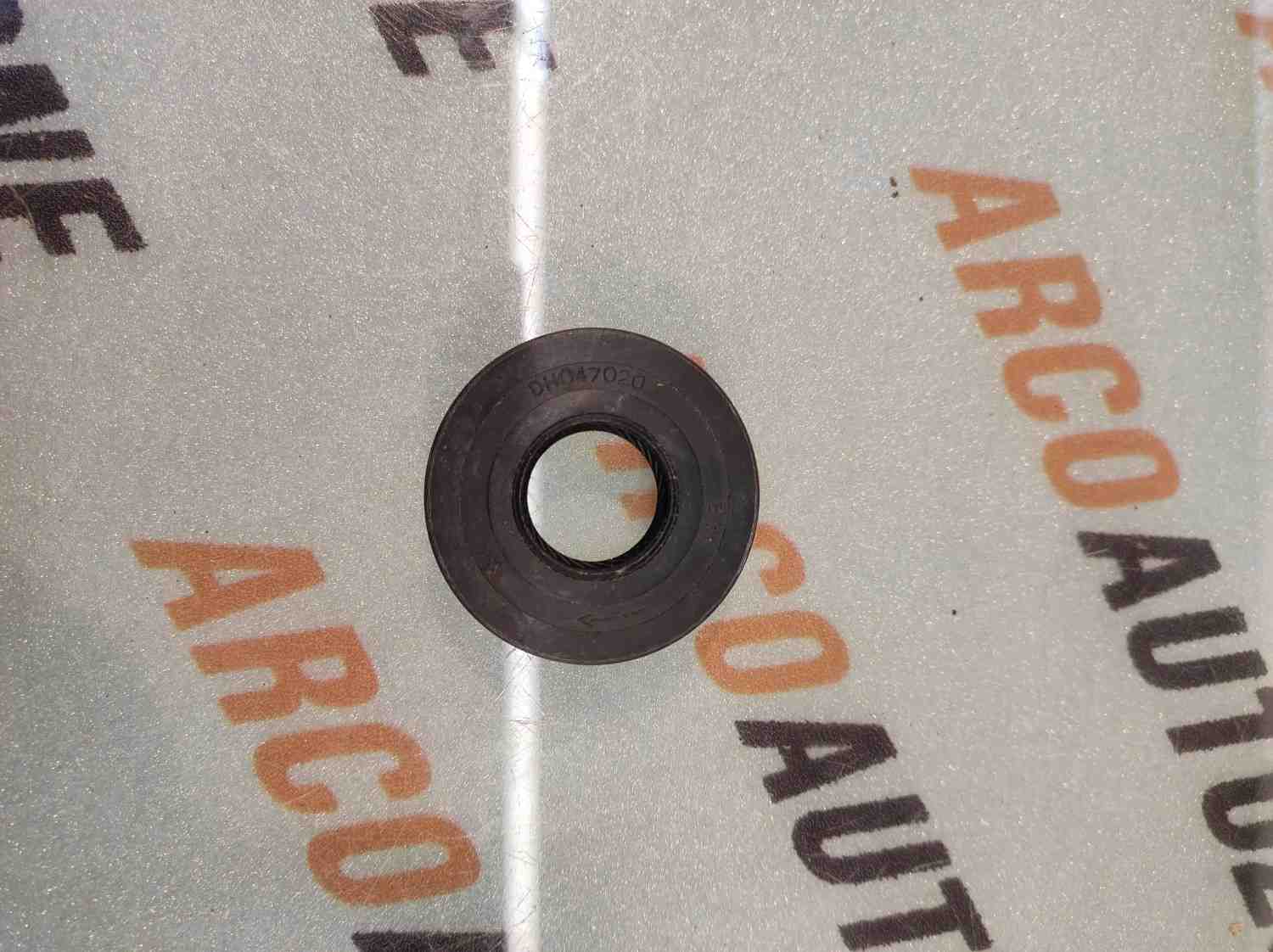 AXLE SEAL VAN OMNI