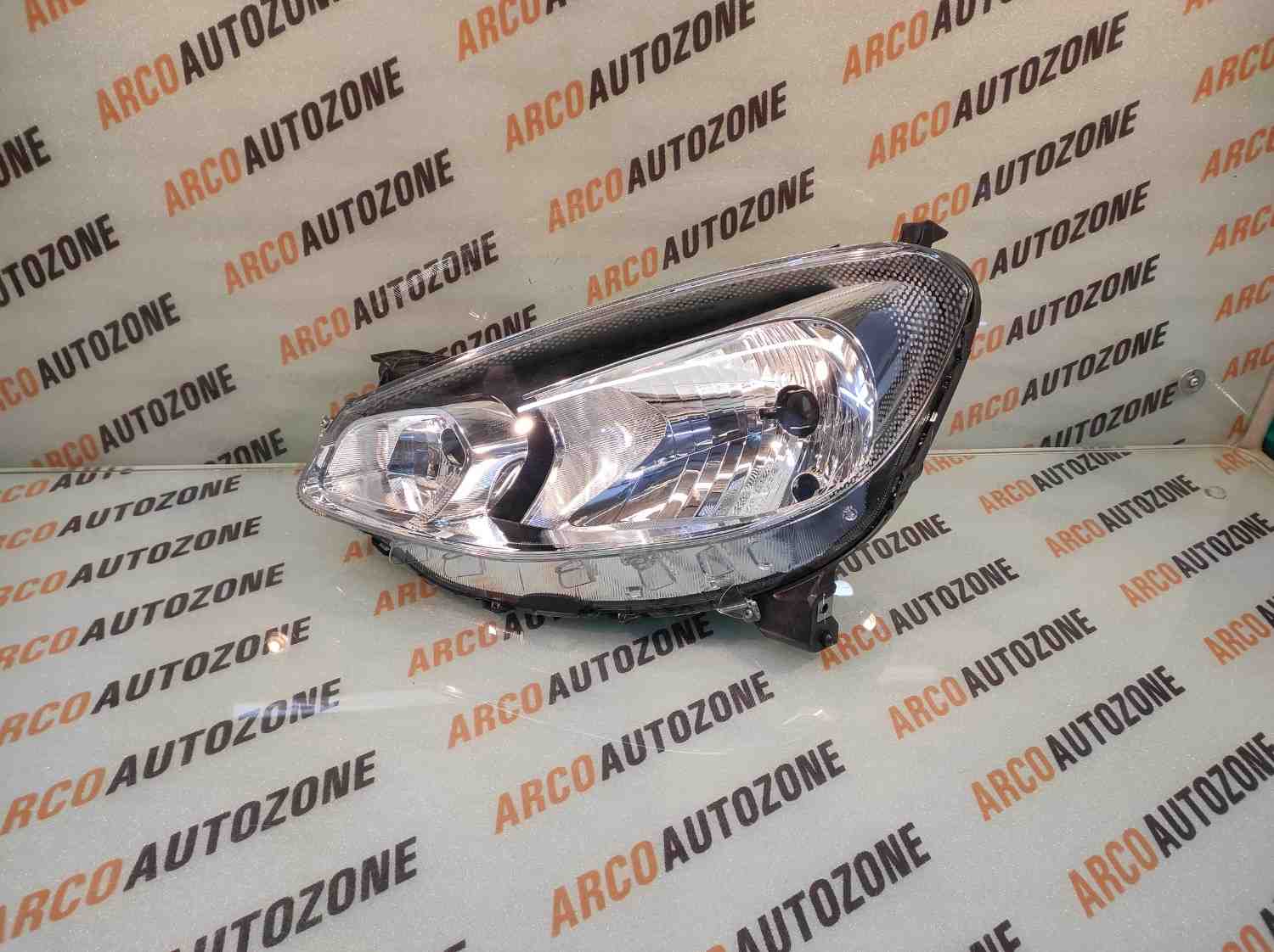 LIGHTING HEAD LIGHT ALTO K10 22 WITH MOTOR LH LUMAX 028HLAK10NMM
