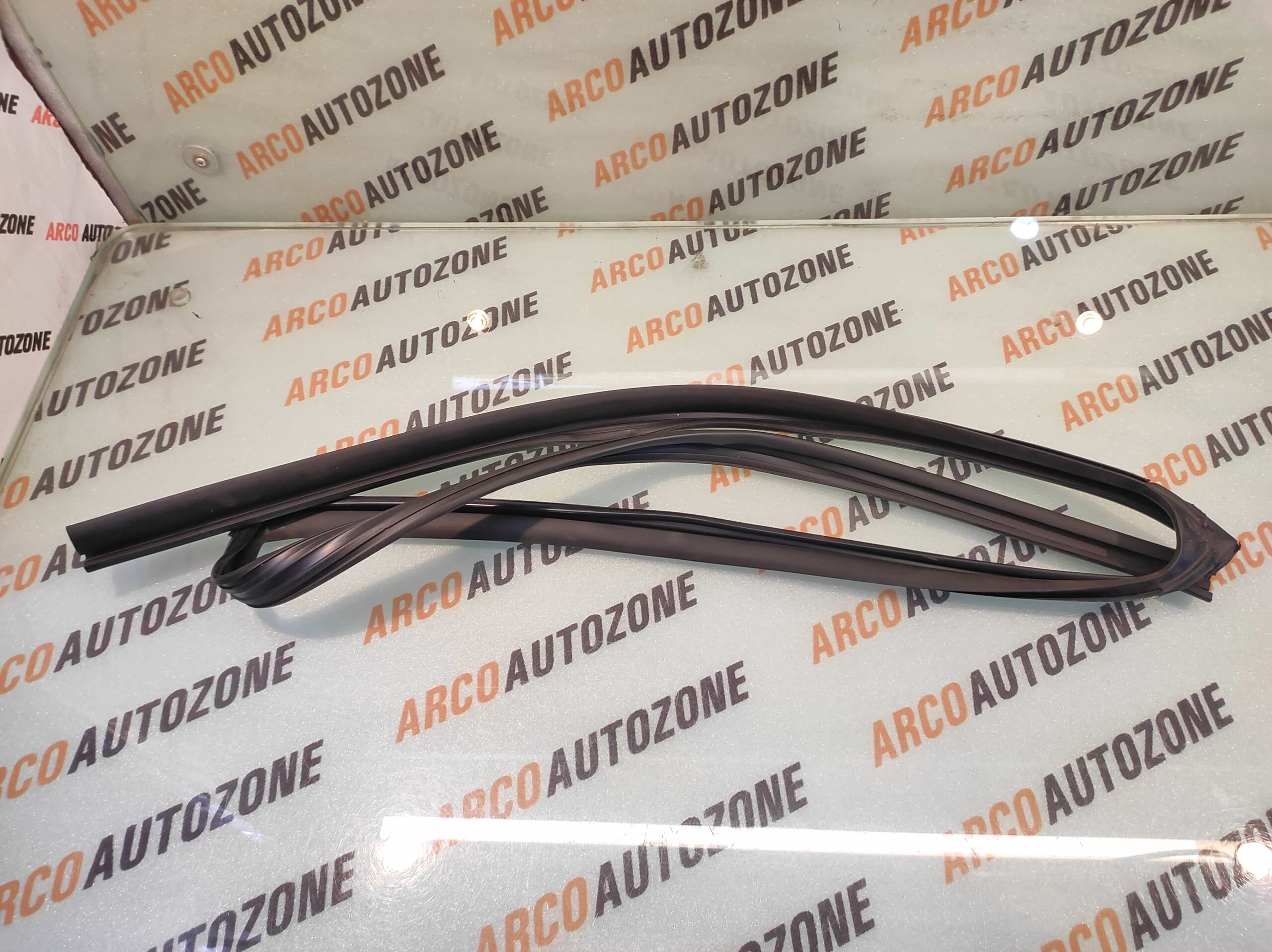 RUN CHANNER RUBBER XCENT REAR RIGHT