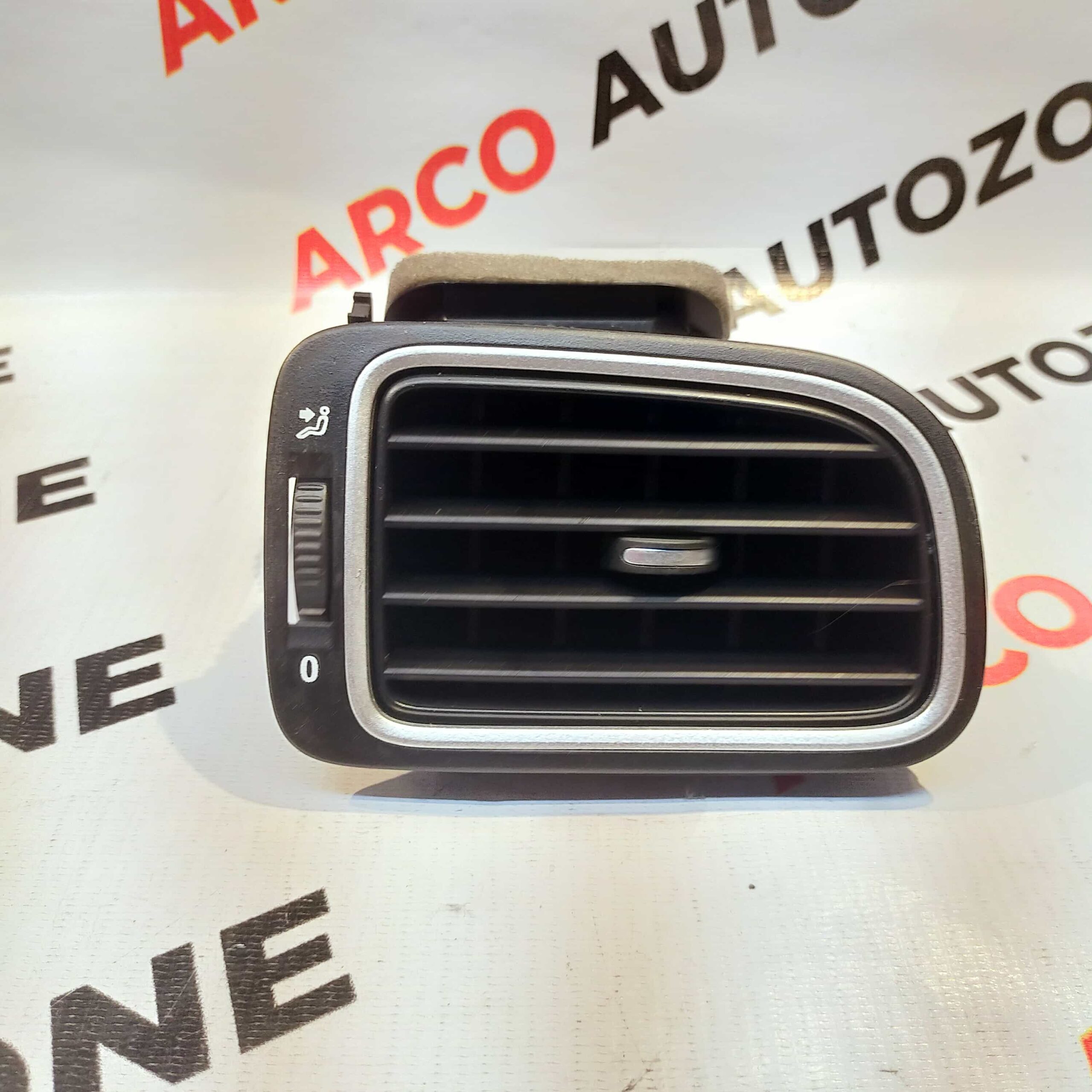 AC VENT POLO VENTO RAPID SILVER RIGHT 6R0819704AMVAL
