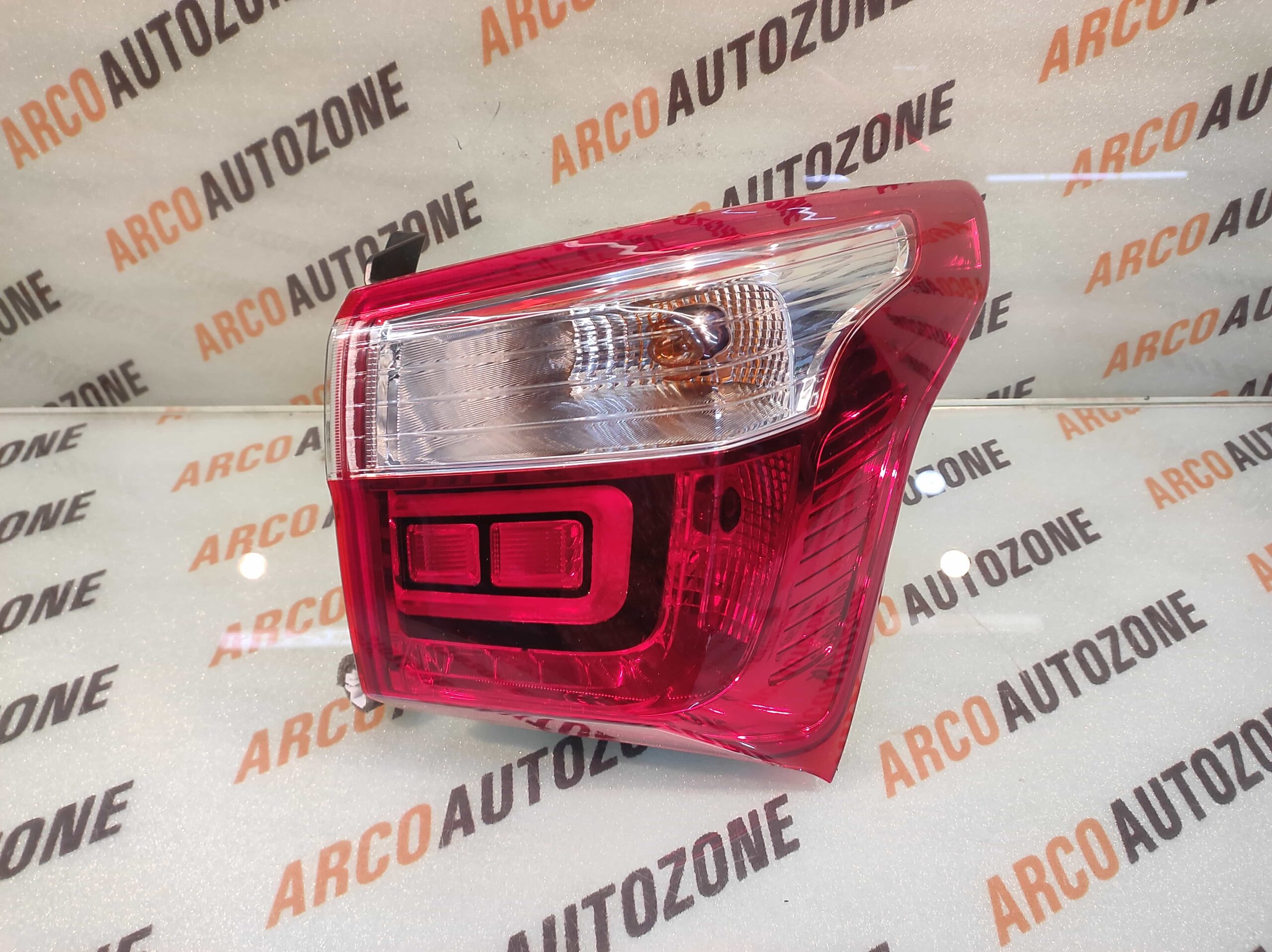 LIGHTING TAIL LIGHT XCENT T2 RIGHT HYU 92402B4700