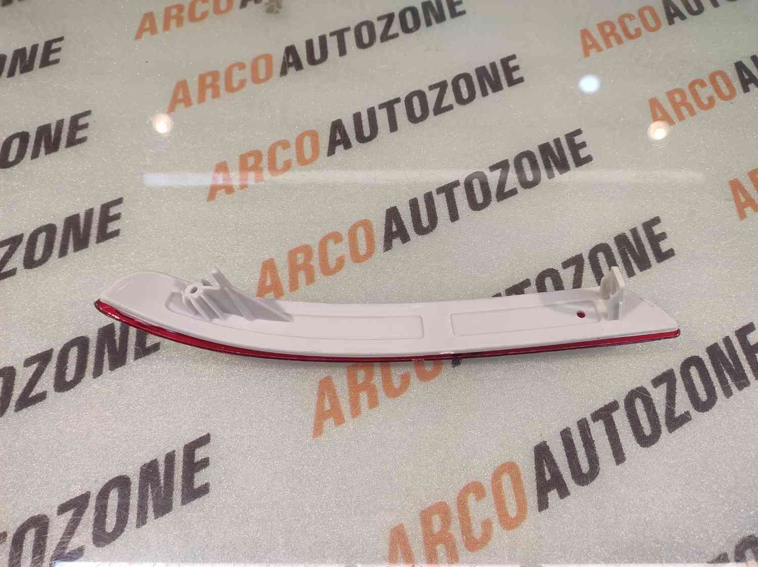 REAR BUMP REFLECTOR CRYSTA LEFT ACC TYD005140