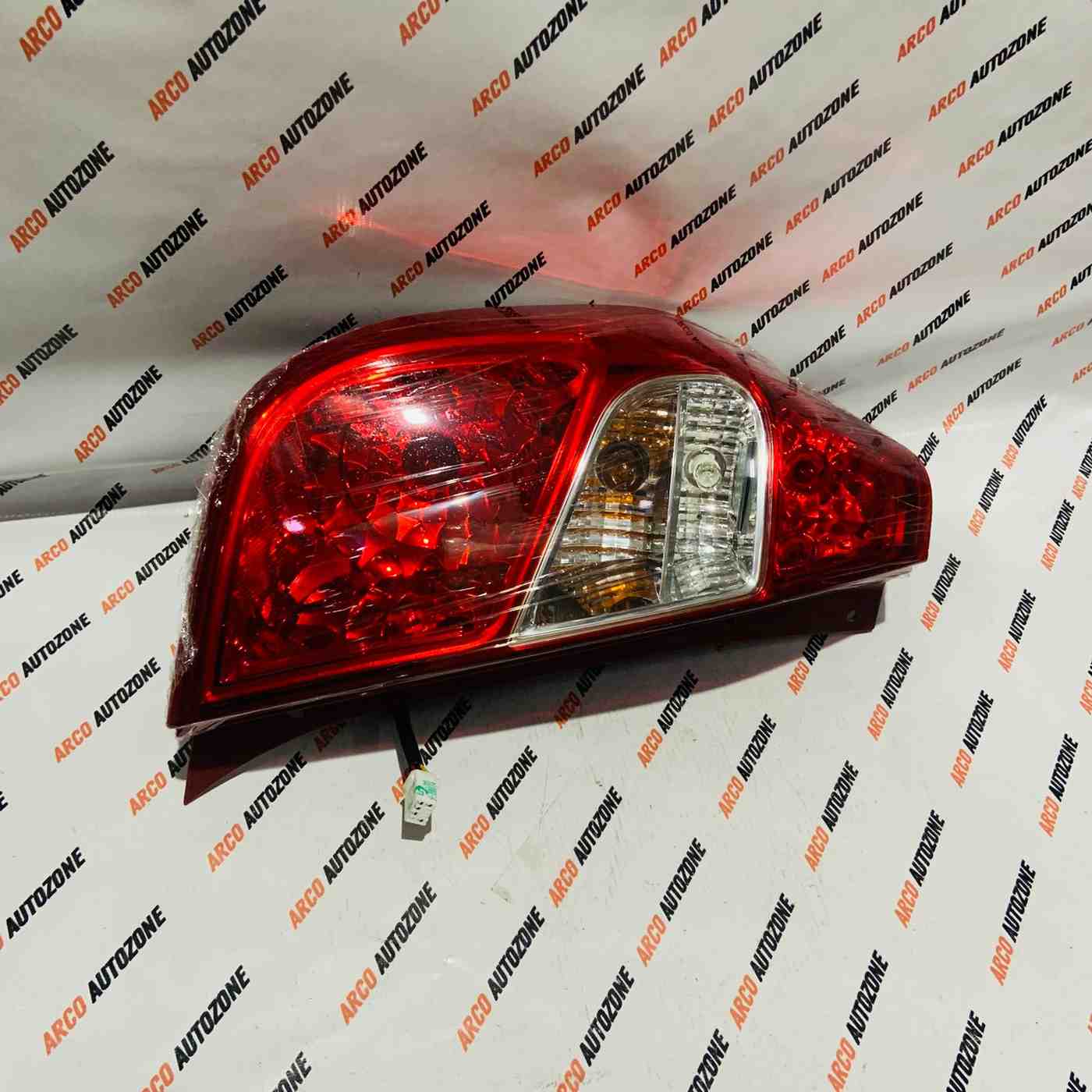 LIGHTING TAIL LIGHT I10 T2 LEFT WITH HOLDER HYU 924010X100