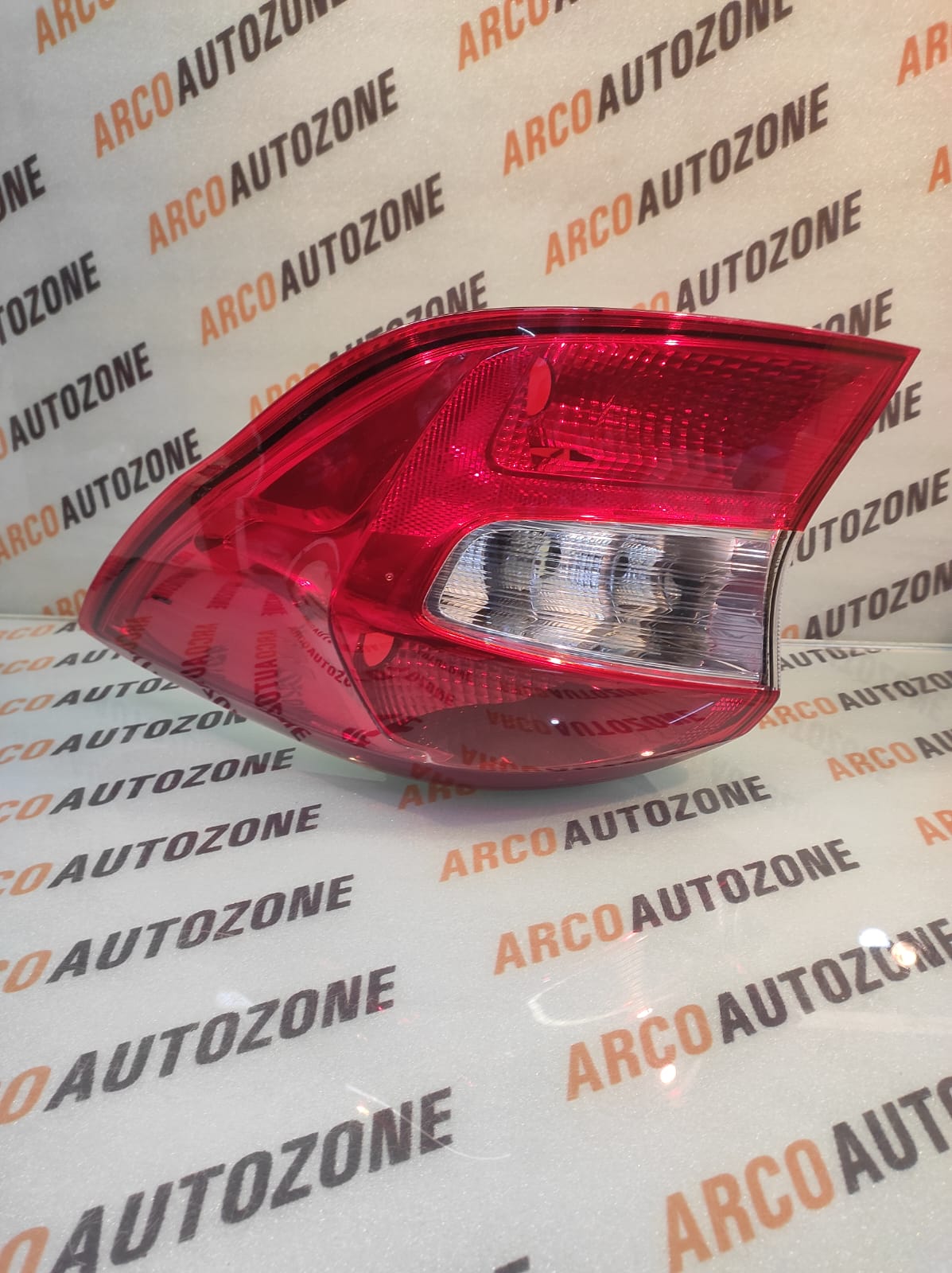 LIGHTING TAIL LIGHT FIGO TITANIUM RIGHT FORD E4B513404A